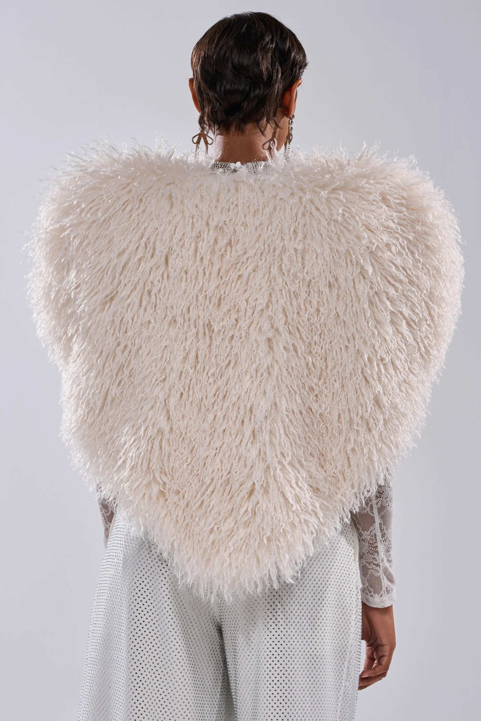 STAR CROSSED LOVER FAUX FUR VEST IN IVORY - Image 11