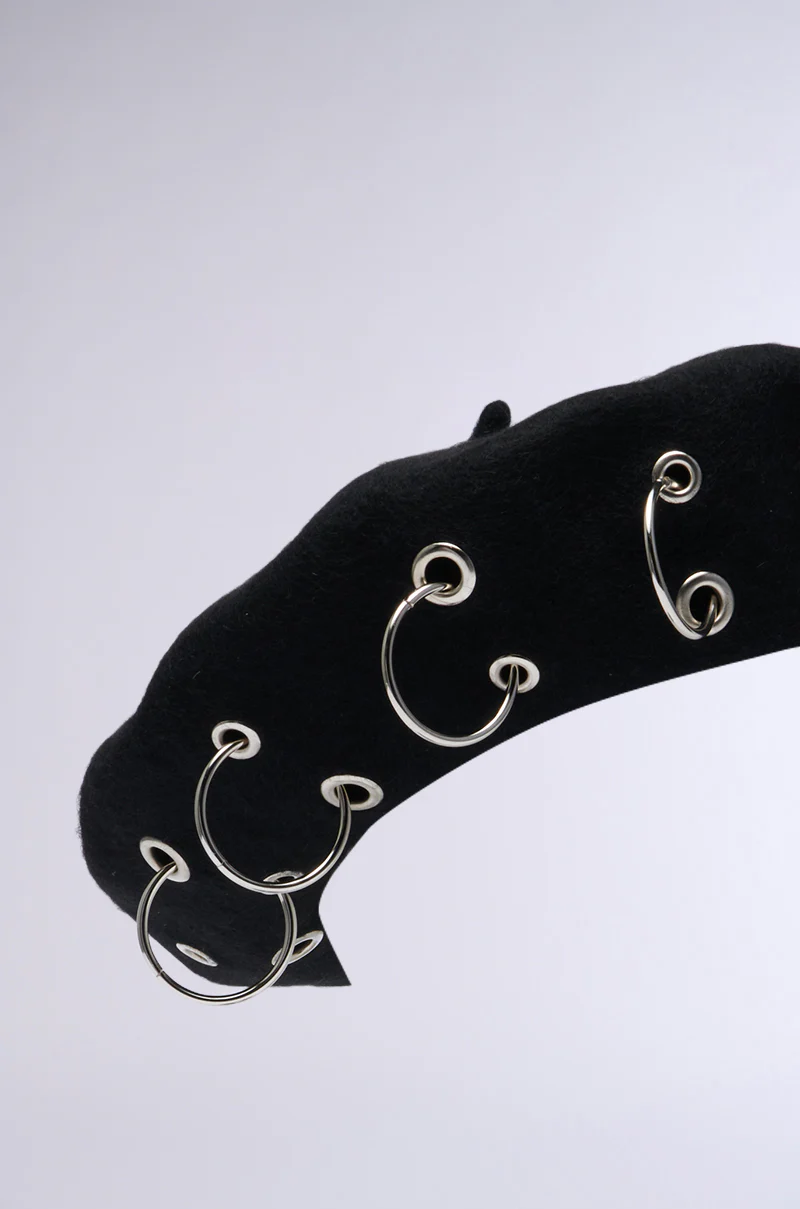 STAY CONNECTED GROMMET BERET - Image 6