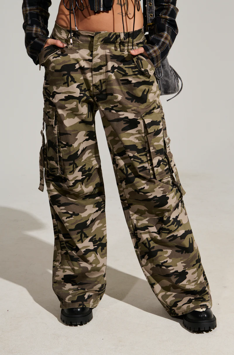 STREET STYLE WIDE LEG CAMO PANT - Image 3