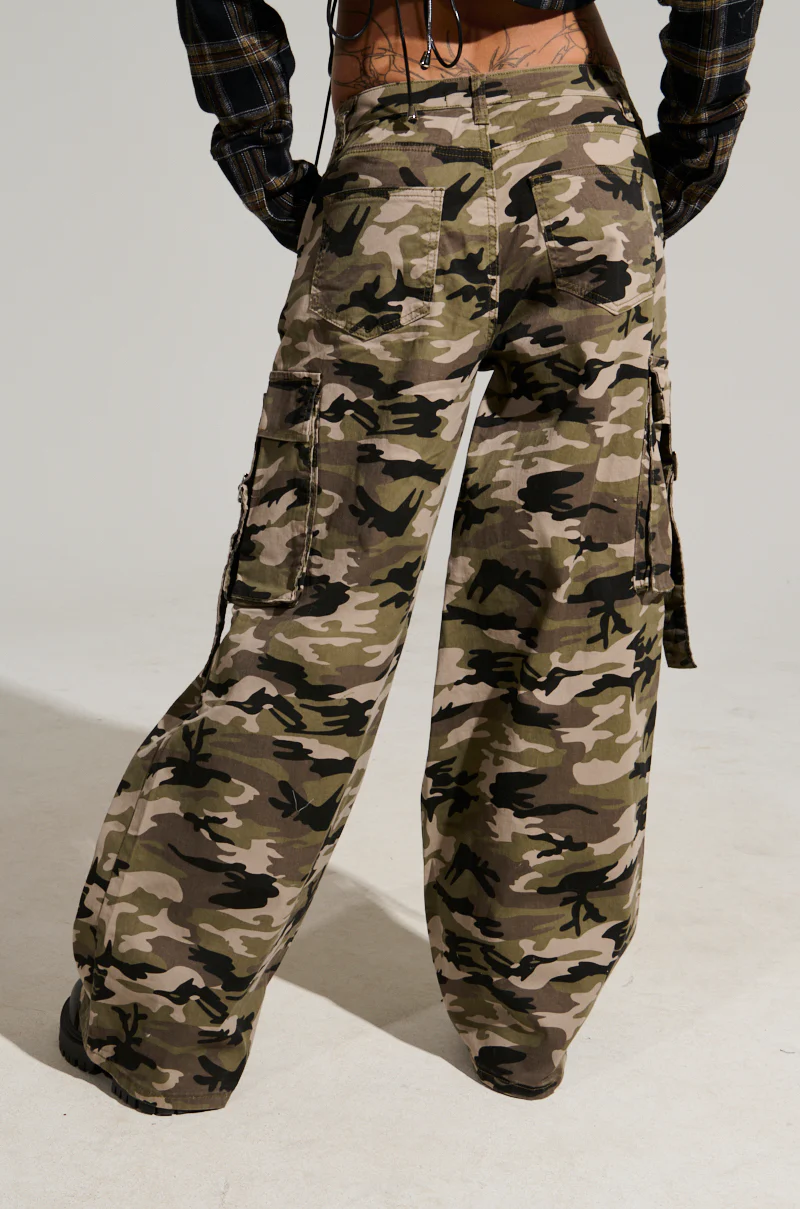 STREET STYLE WIDE LEG CAMO PANT - Image 5
