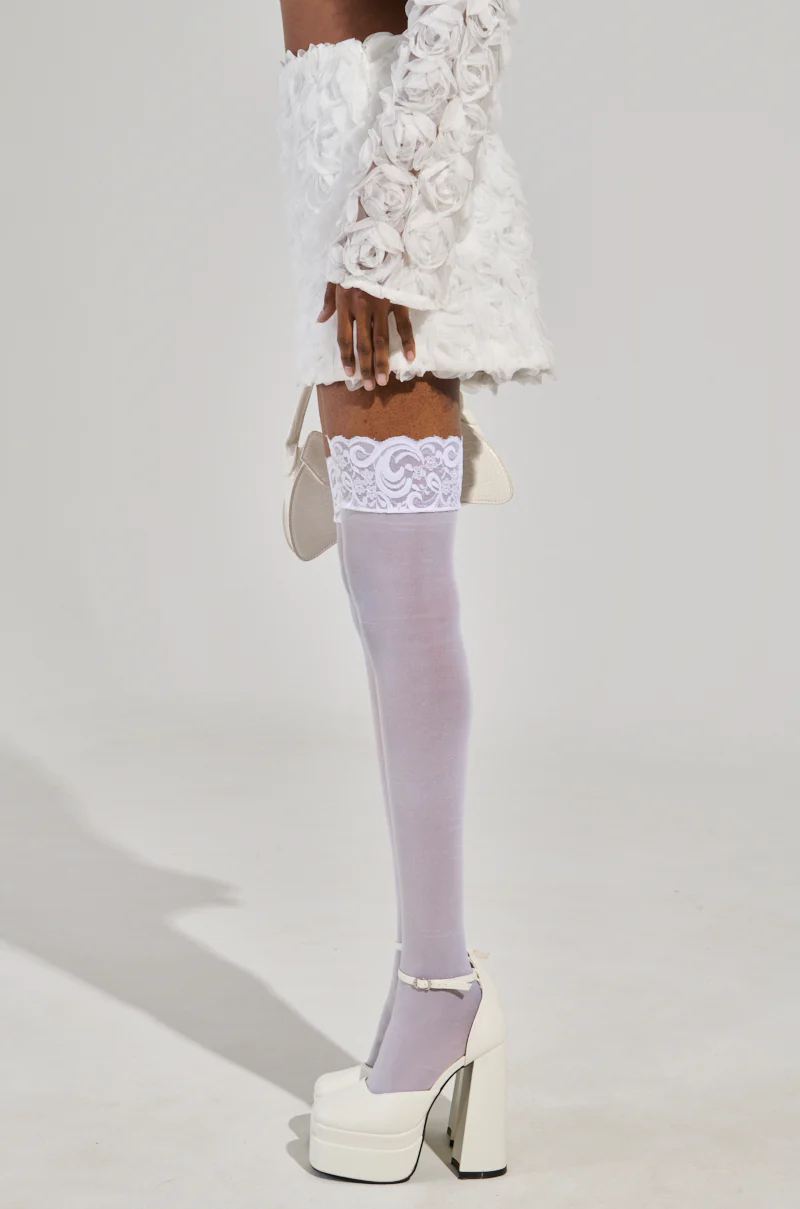 SWEET ESCAPE MINI SKIRT IN WHITE - Image 4