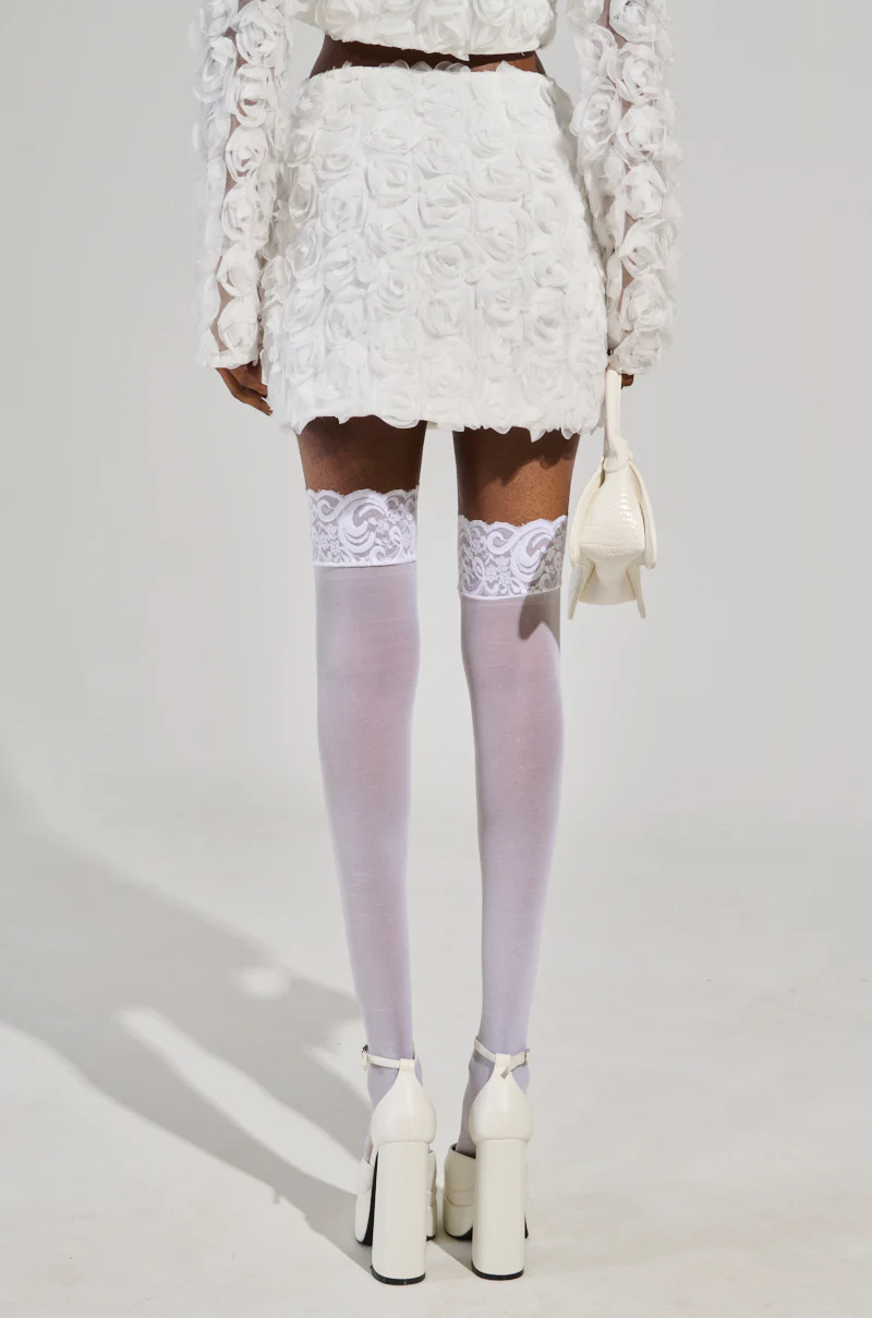 SWEET ESCAPE MINI SKIRT IN WHITE - Image 5