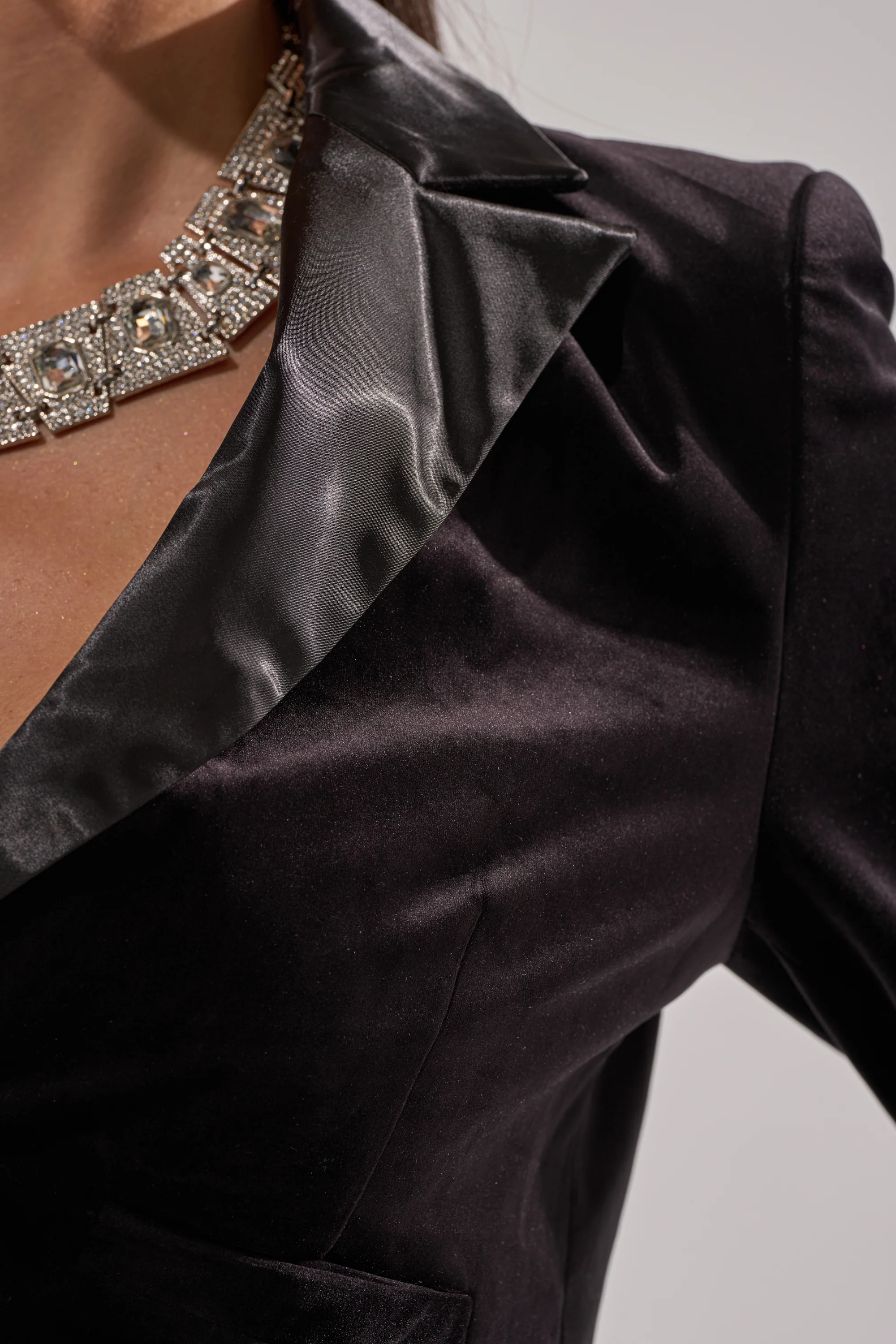 SWEET ON YOU CROPPED VELVET BLAZER - Image 8