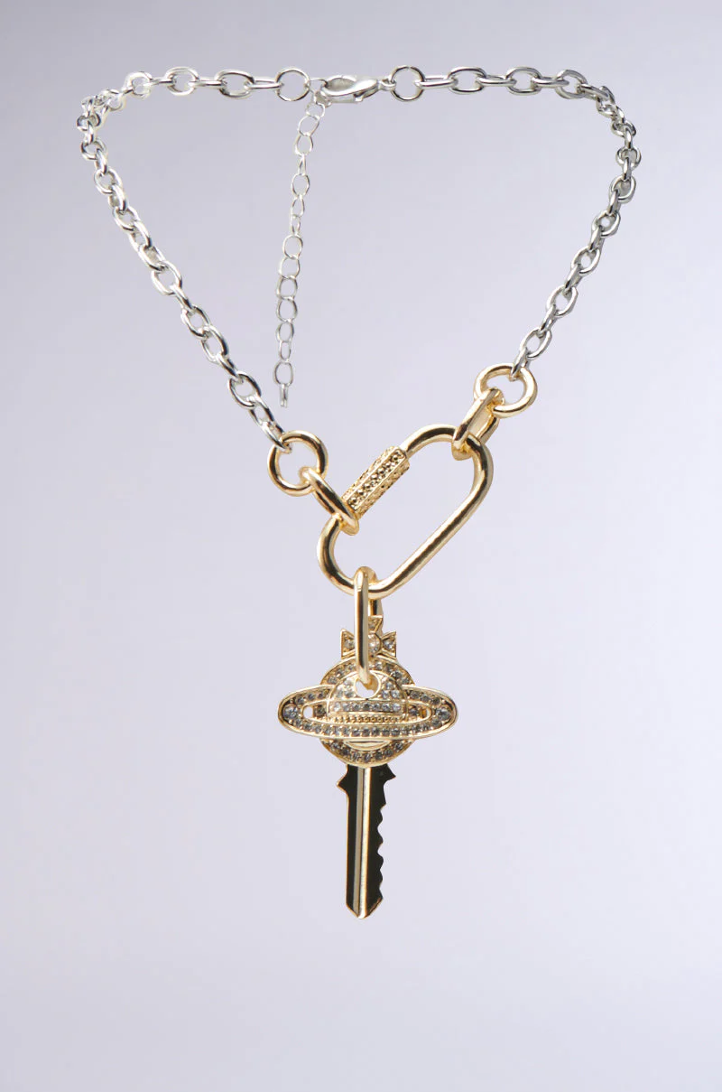 TAKE ME AWAY NECKLACE