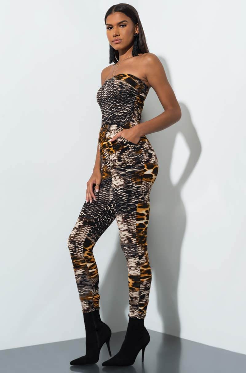 TAKE ME ON A VACAY PLAYSUIT - Image 3