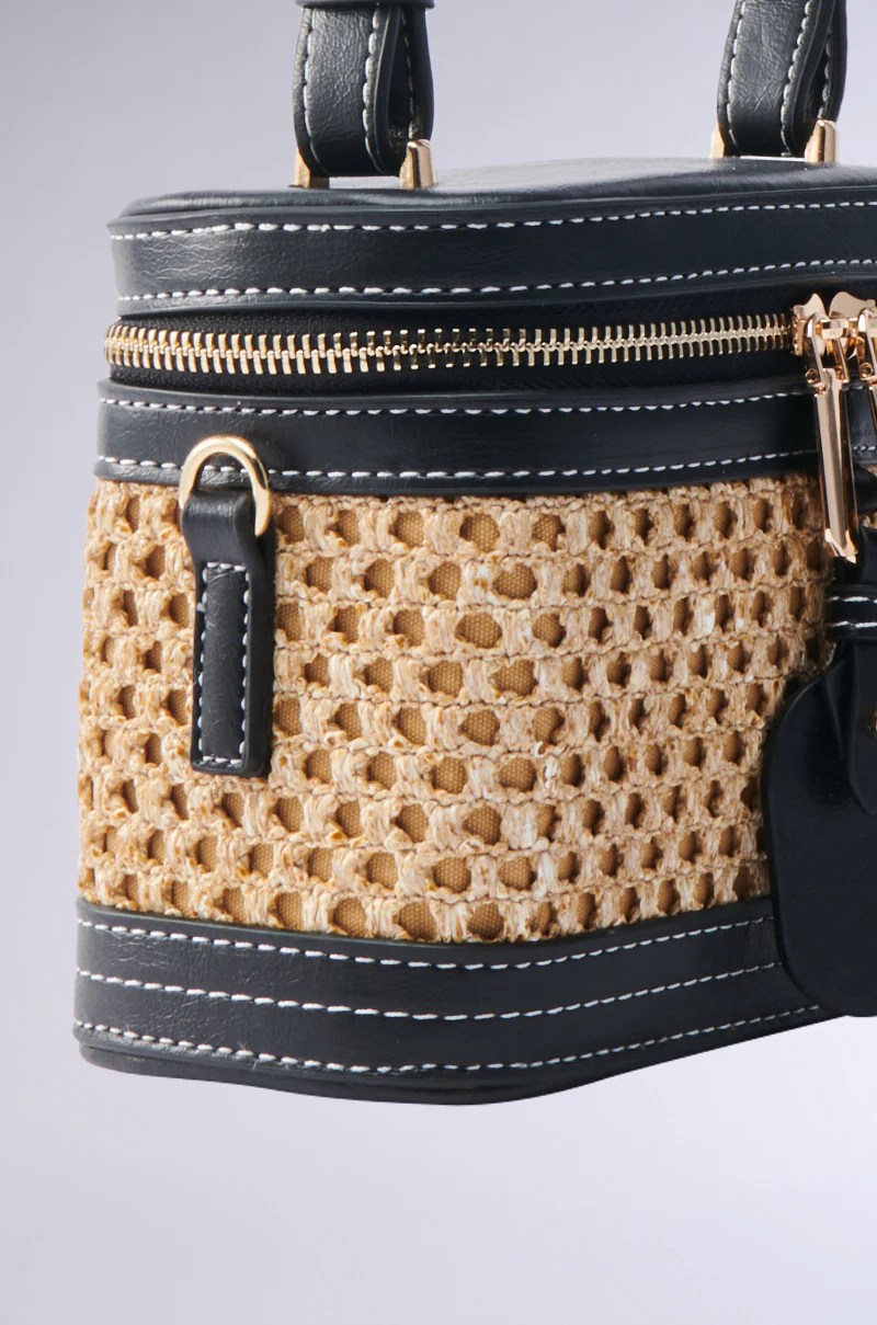 TAKE ME OUT WICKER PURSE - Image 6