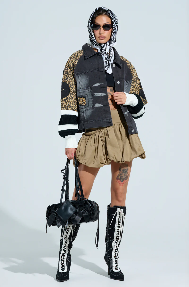 TALK IT OVER MINI SKIRT - Image 6
