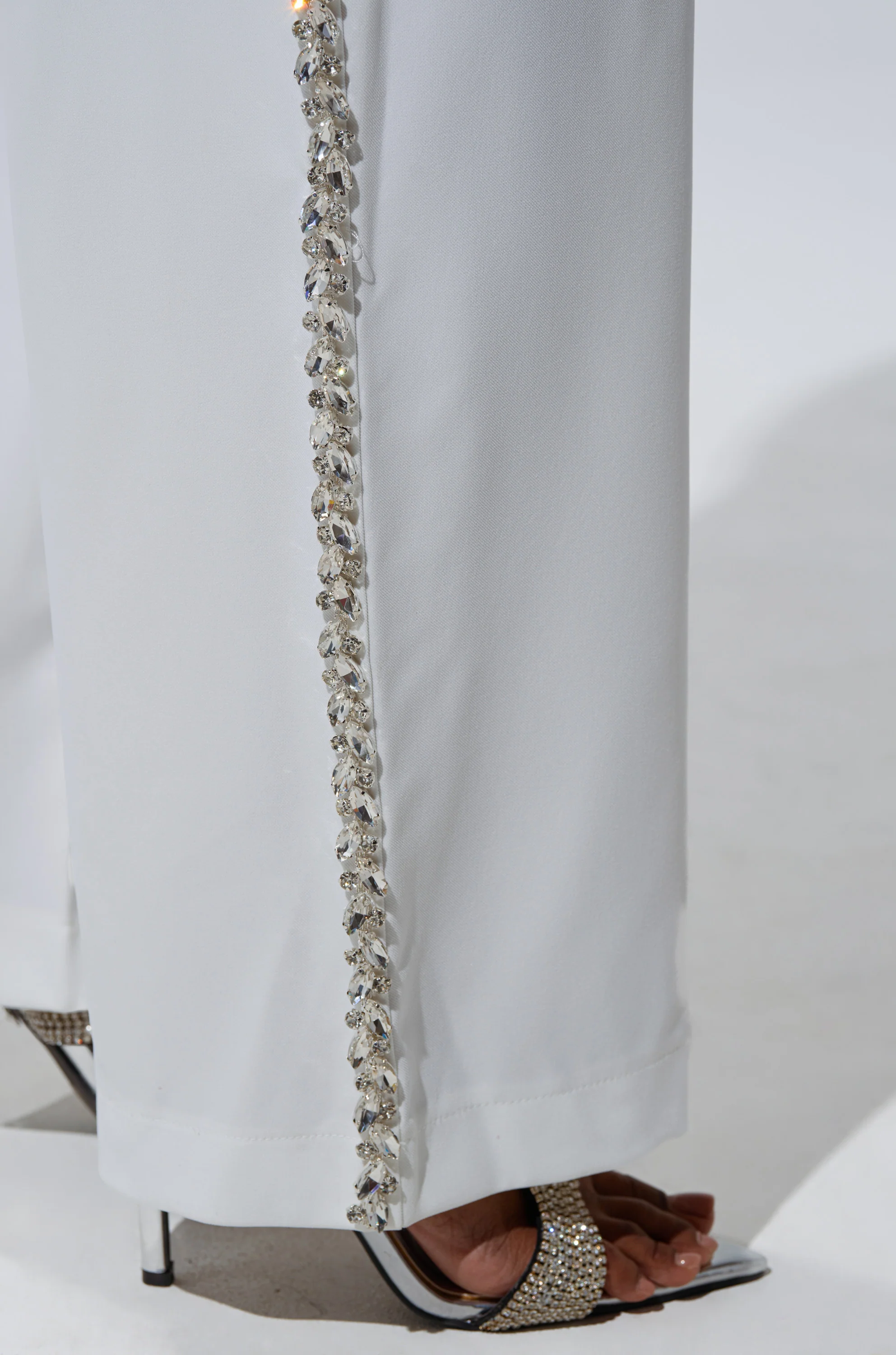 TALK TO ME TROUSER WITH RHINESTONE IN WHITE - Image 7