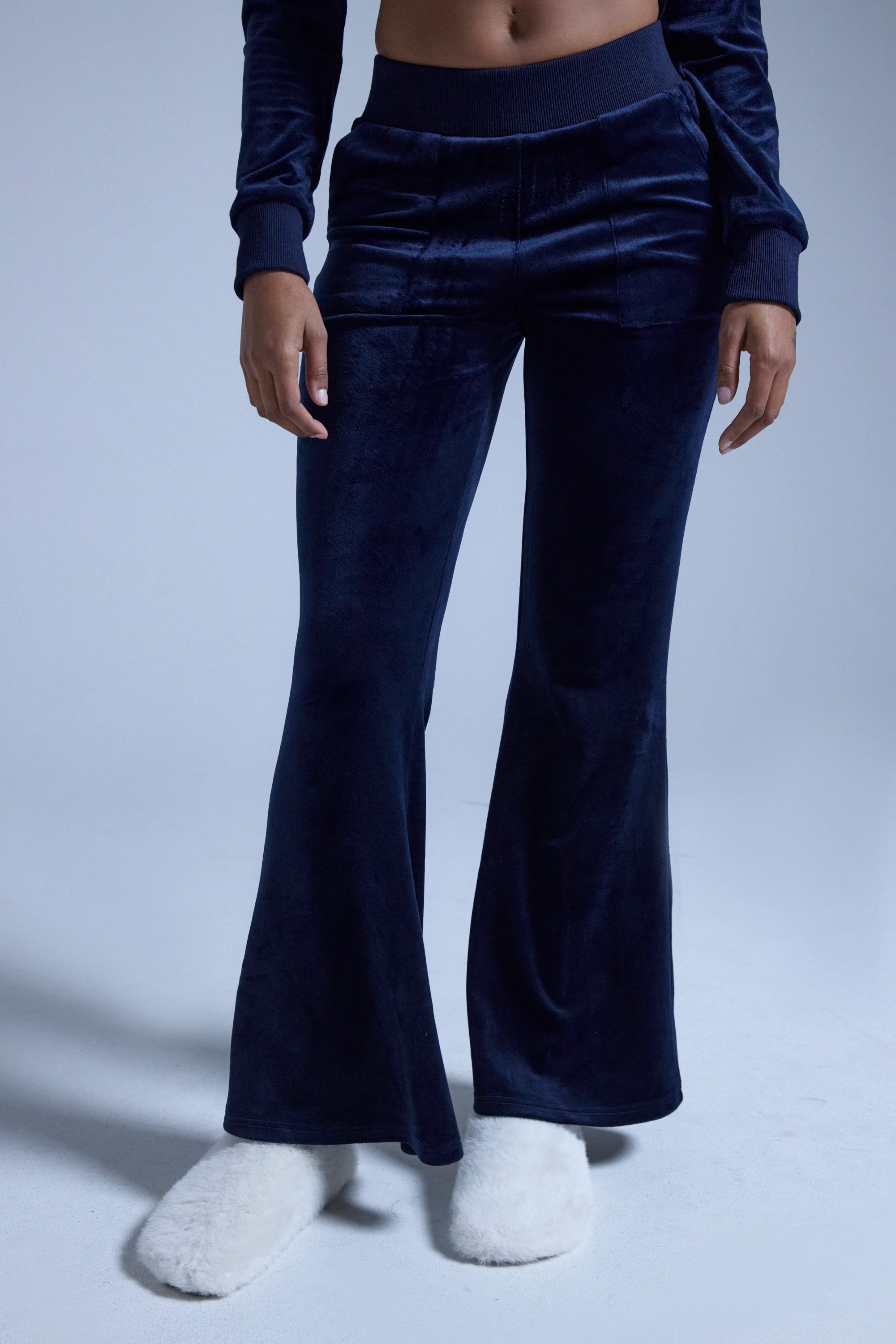 TAYLOR STRAIGHT LEG JOGGER IN NAVY - Image 2
