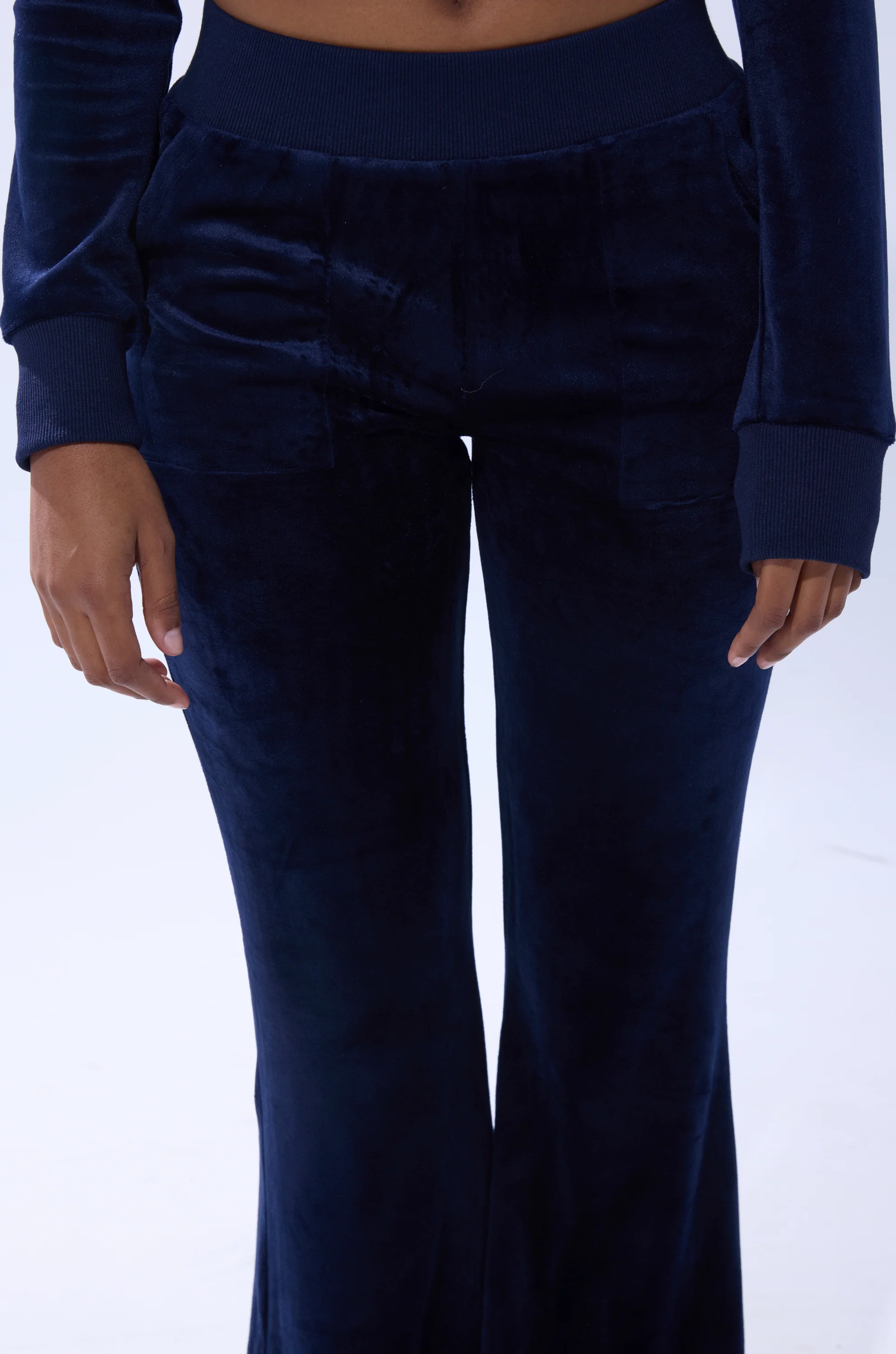 TAYLOR STRAIGHT LEG JOGGER IN NAVY - Image 7