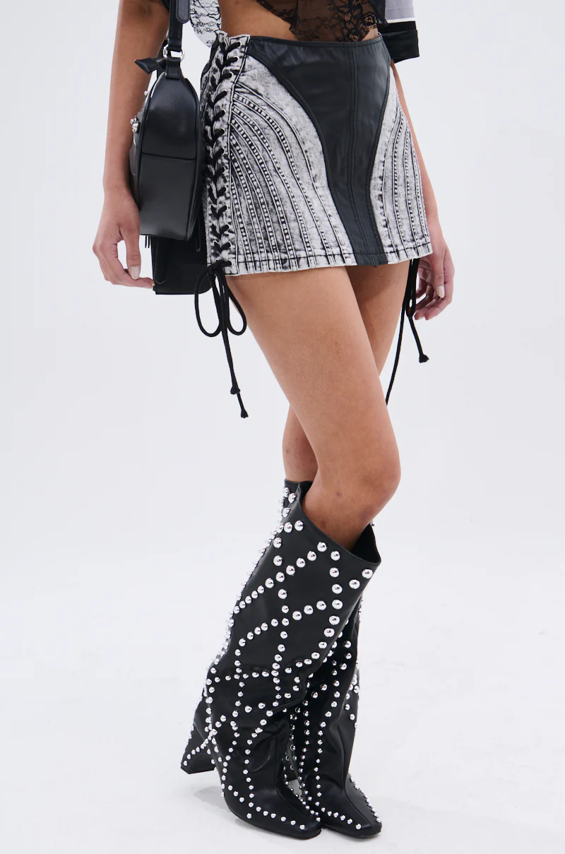 TELL ME LIES MINI SKIRT - Image 3