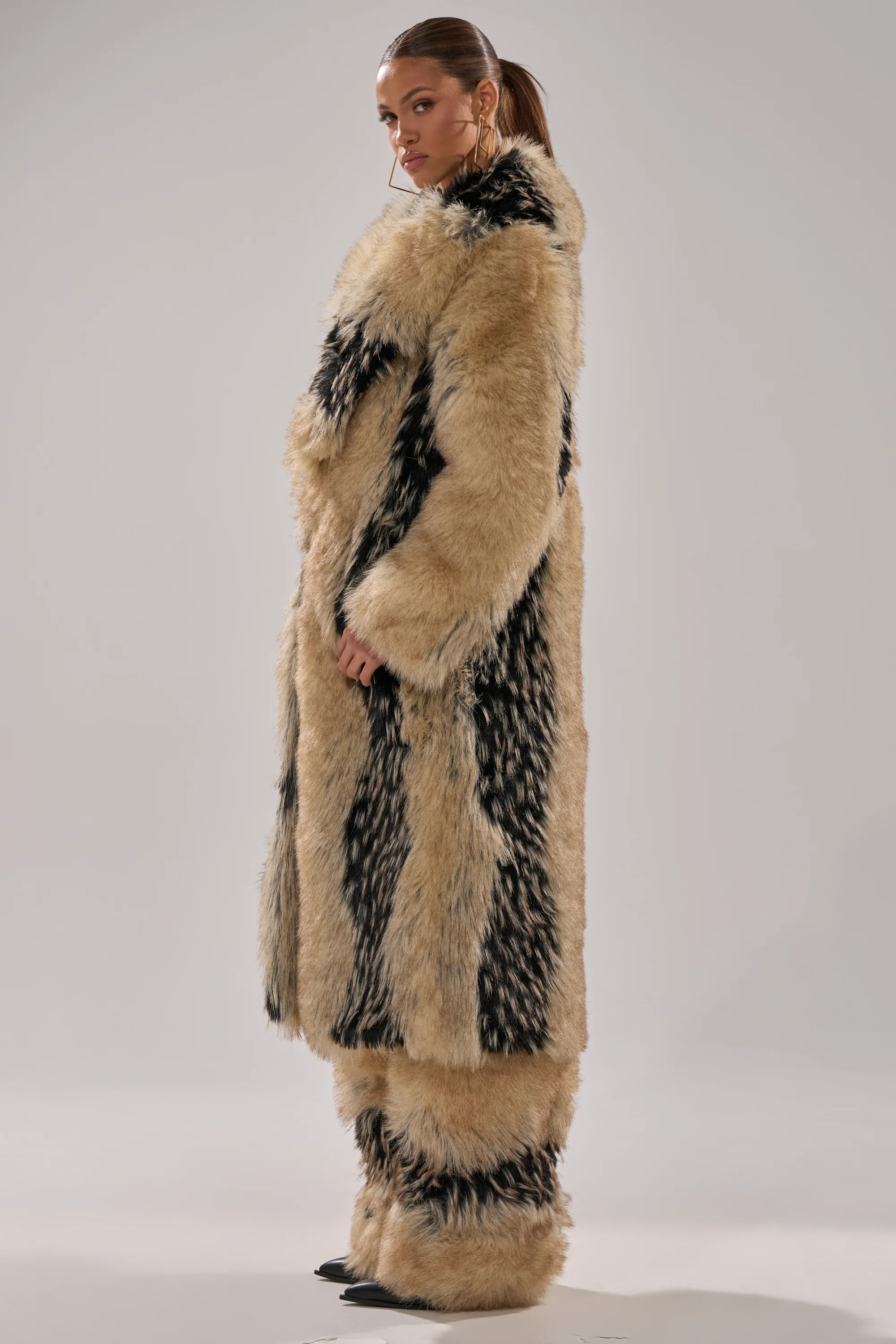 TELLURIDE FAUX FUR IN TAN - Image 7