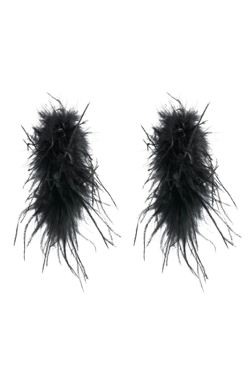 THE MOMENT FEATHER HOOP EARRING - Image 2