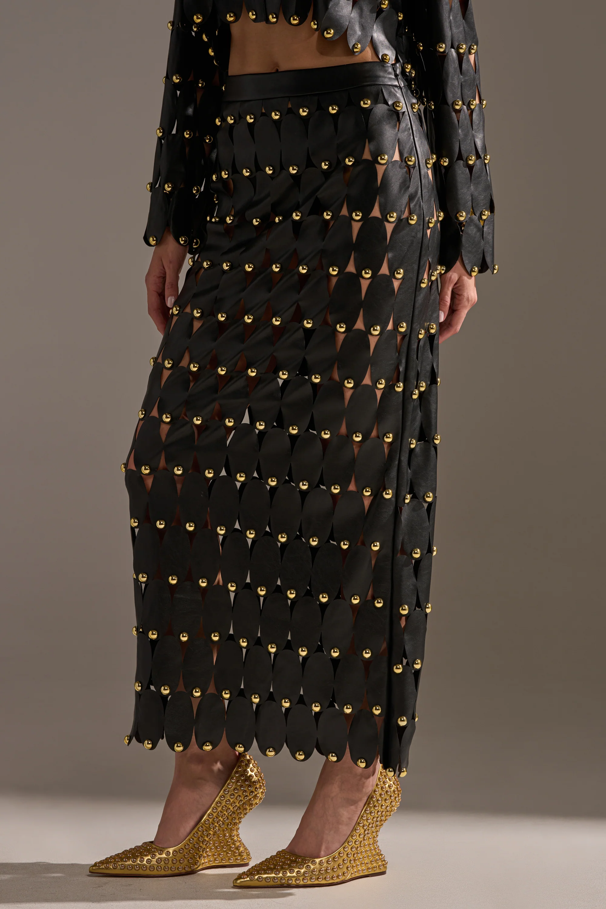 THE SNEAK PEEK STUDDED PU MIDI SKIRT IN BLACK - Image 4