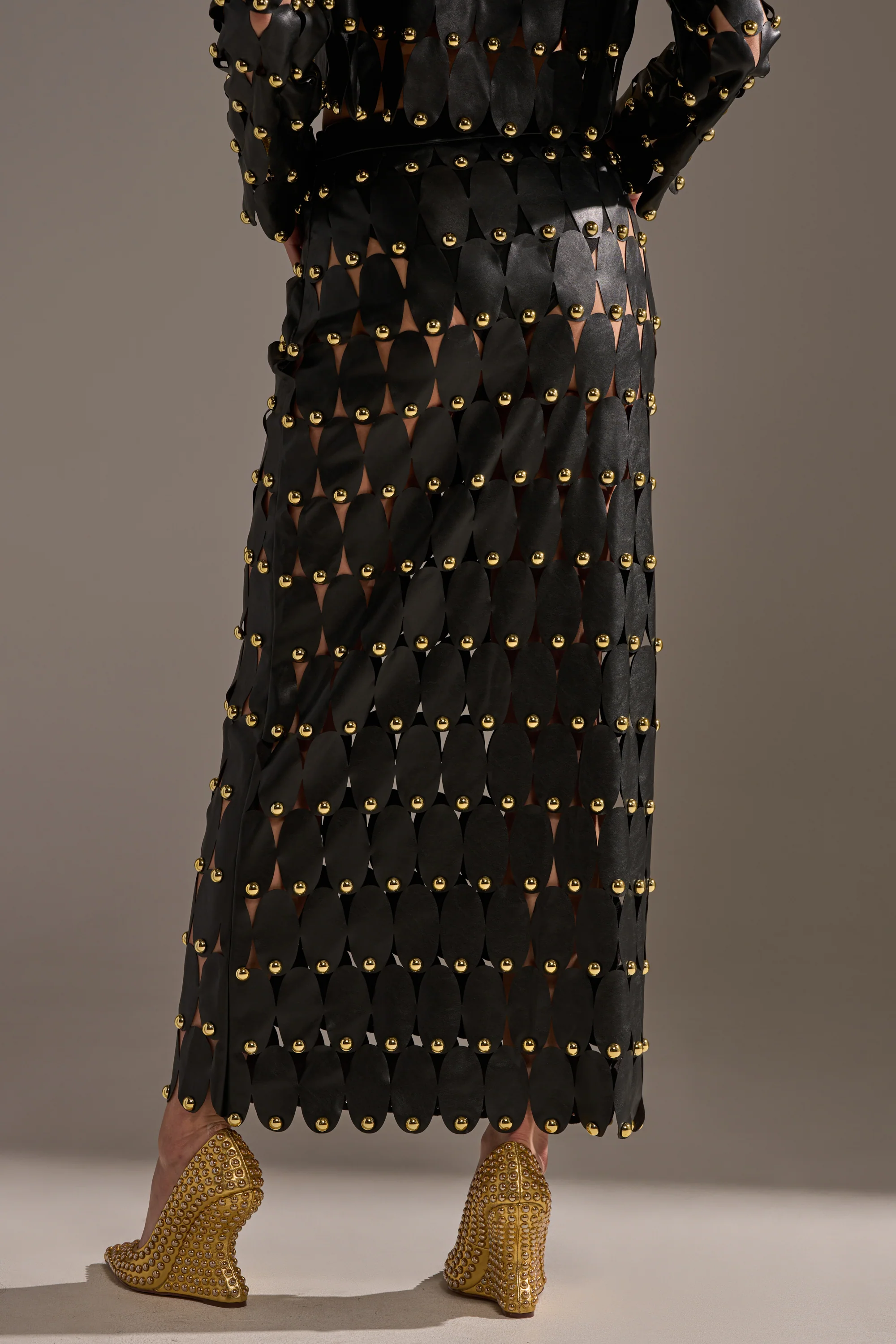 THE SNEAK PEEK STUDDED PU MIDI SKIRT IN BLACK - Image 5