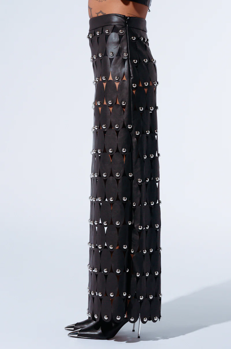THE SNEAK PEEK STUDDED PU MIDI SKIRT IN BLACK - Image 3