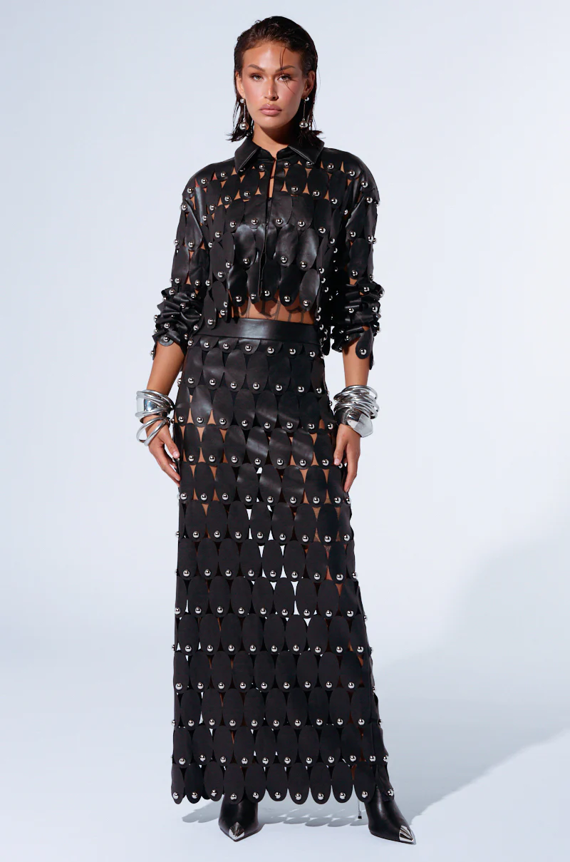THE SNEAK PEEK STUDDED PU MIDI SKIRT IN BLACK - Image 5