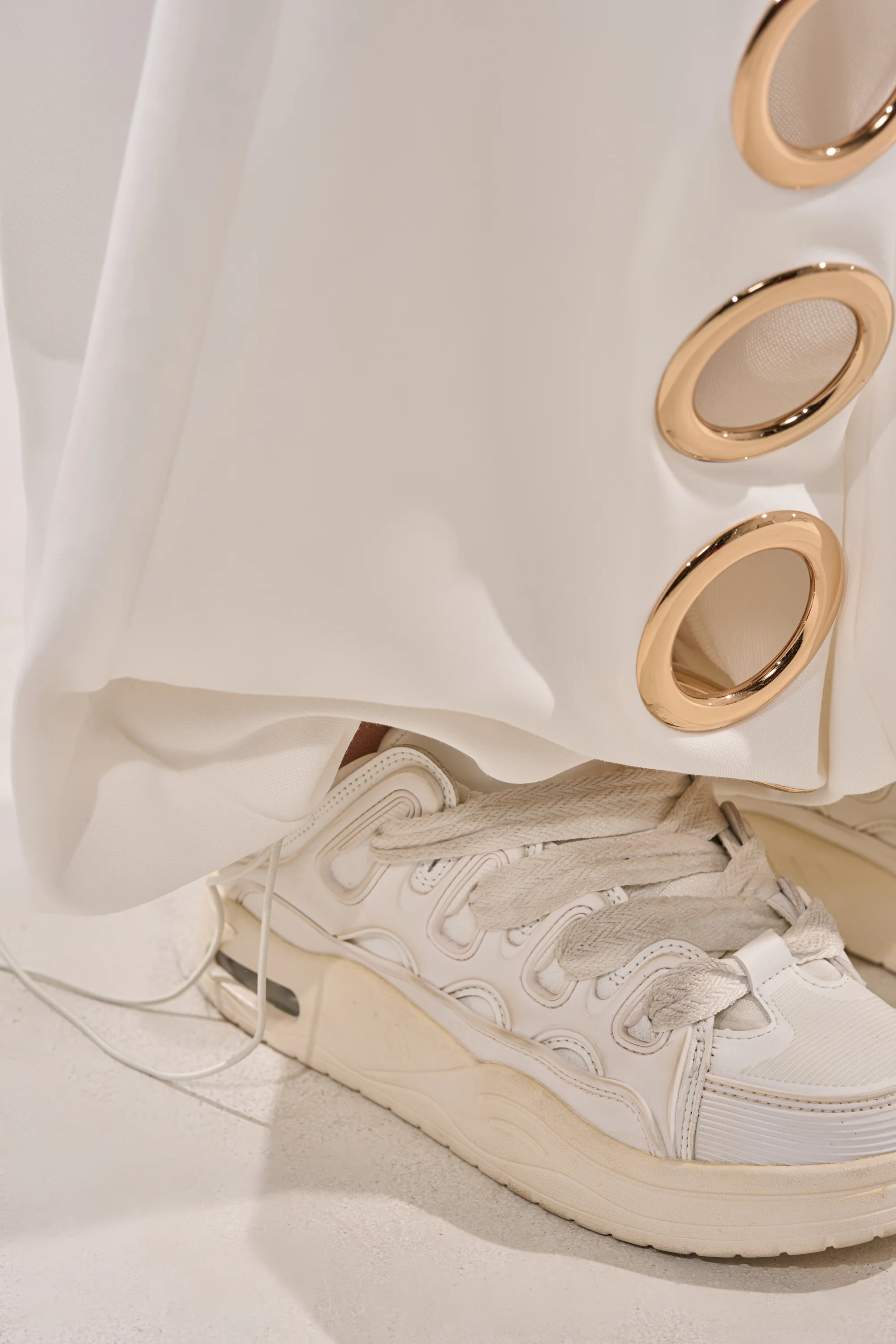 THROUGH THE NIGHT WIDE LEG SWEATPANT WITH HOLES IN WHITE - Image 8