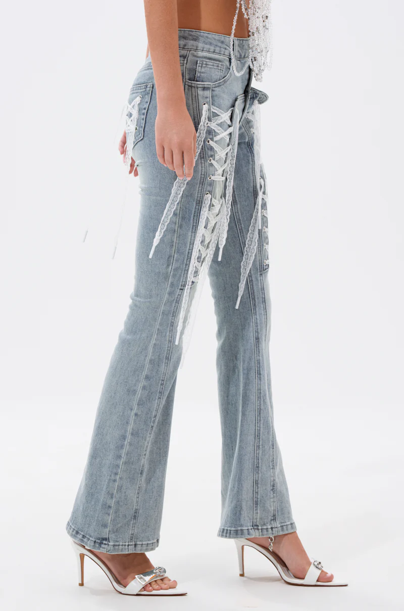 TIED UP FLARE JEANS - Image 3