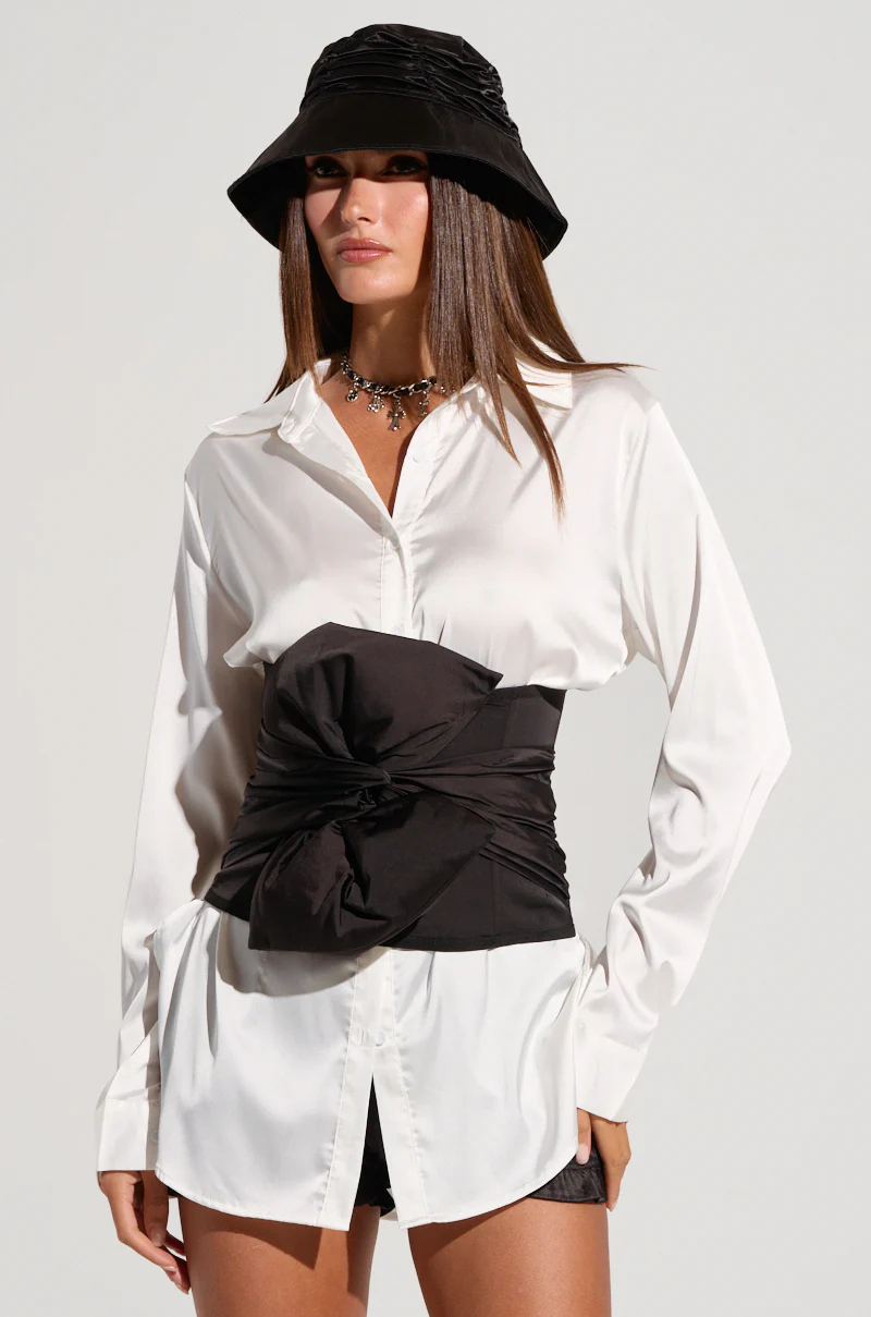 TIED WITH A BOW SATIN BELT - Image 4