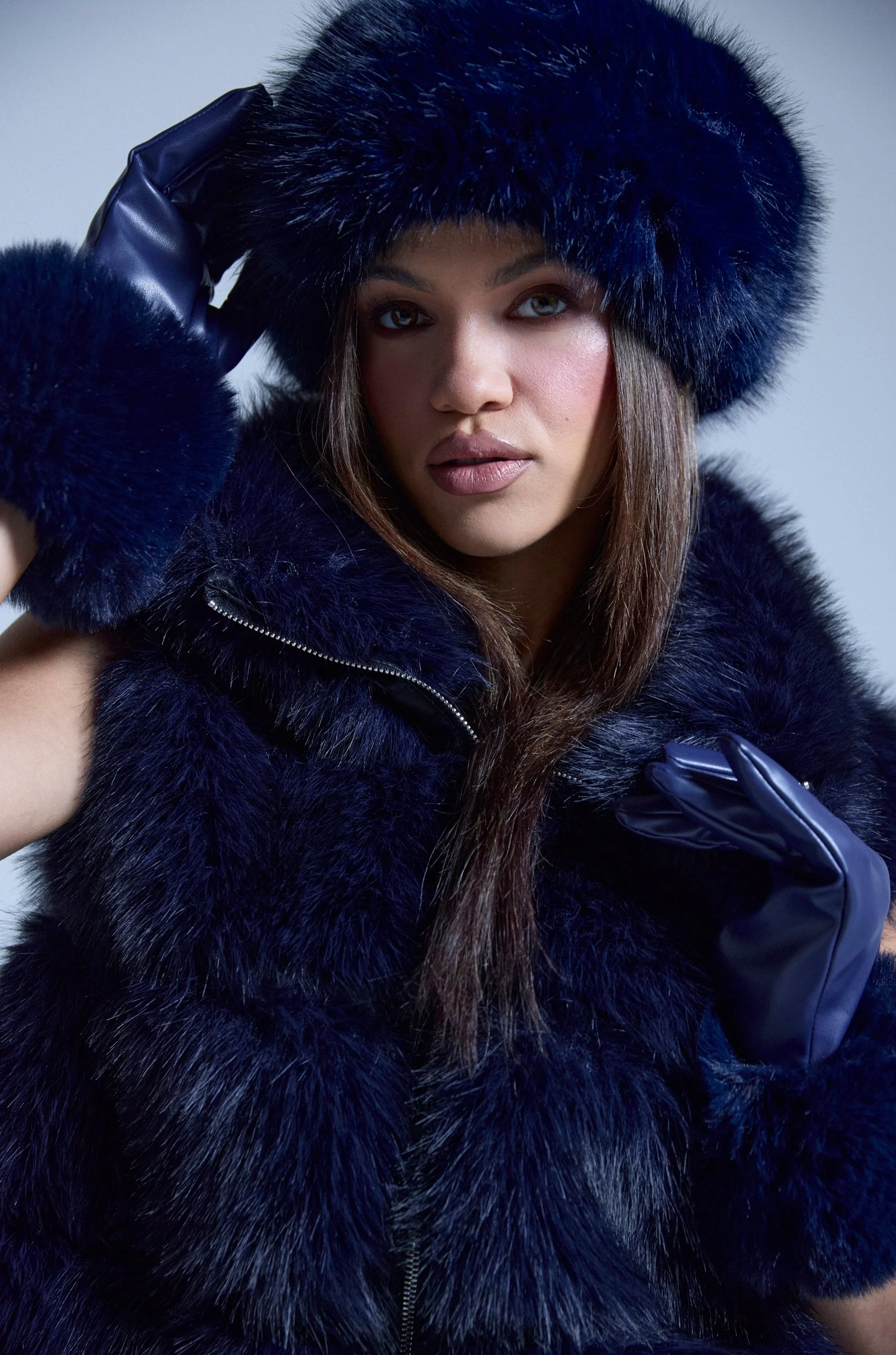 TOO CHIC FAUX FUR GLOVES - Image 2