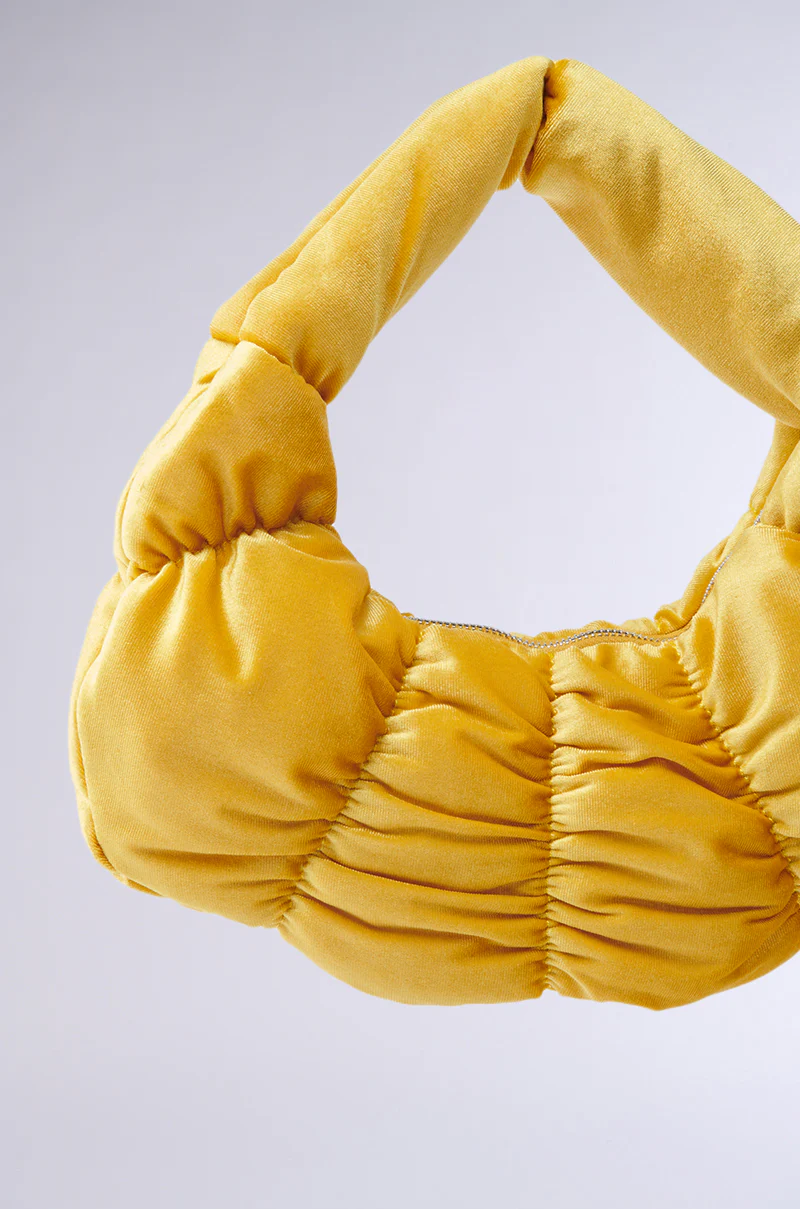 TRENDY ONE VELVET RUCHED PURSE - Image 5