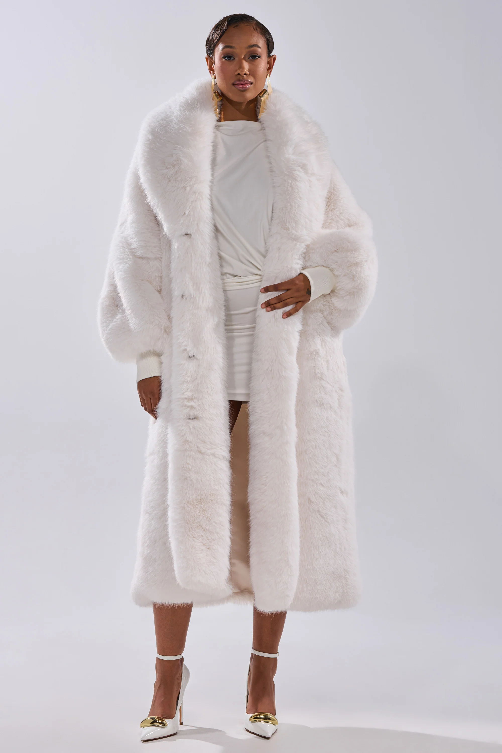 TSUNAMI FAUX FUR COAT IN WHITE - Image 6