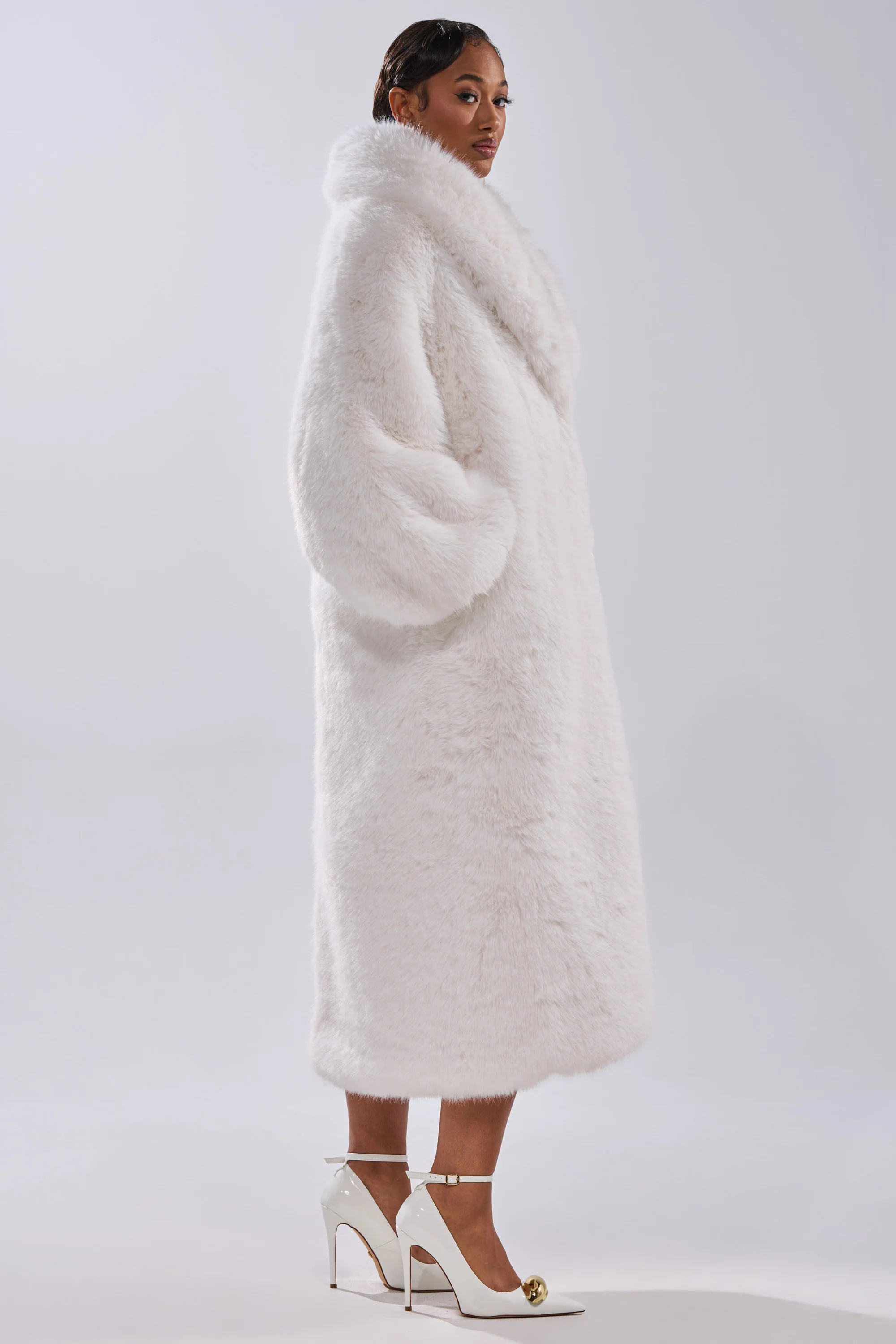 TSUNAMI FAUX FUR COAT IN WHITE - Image 9