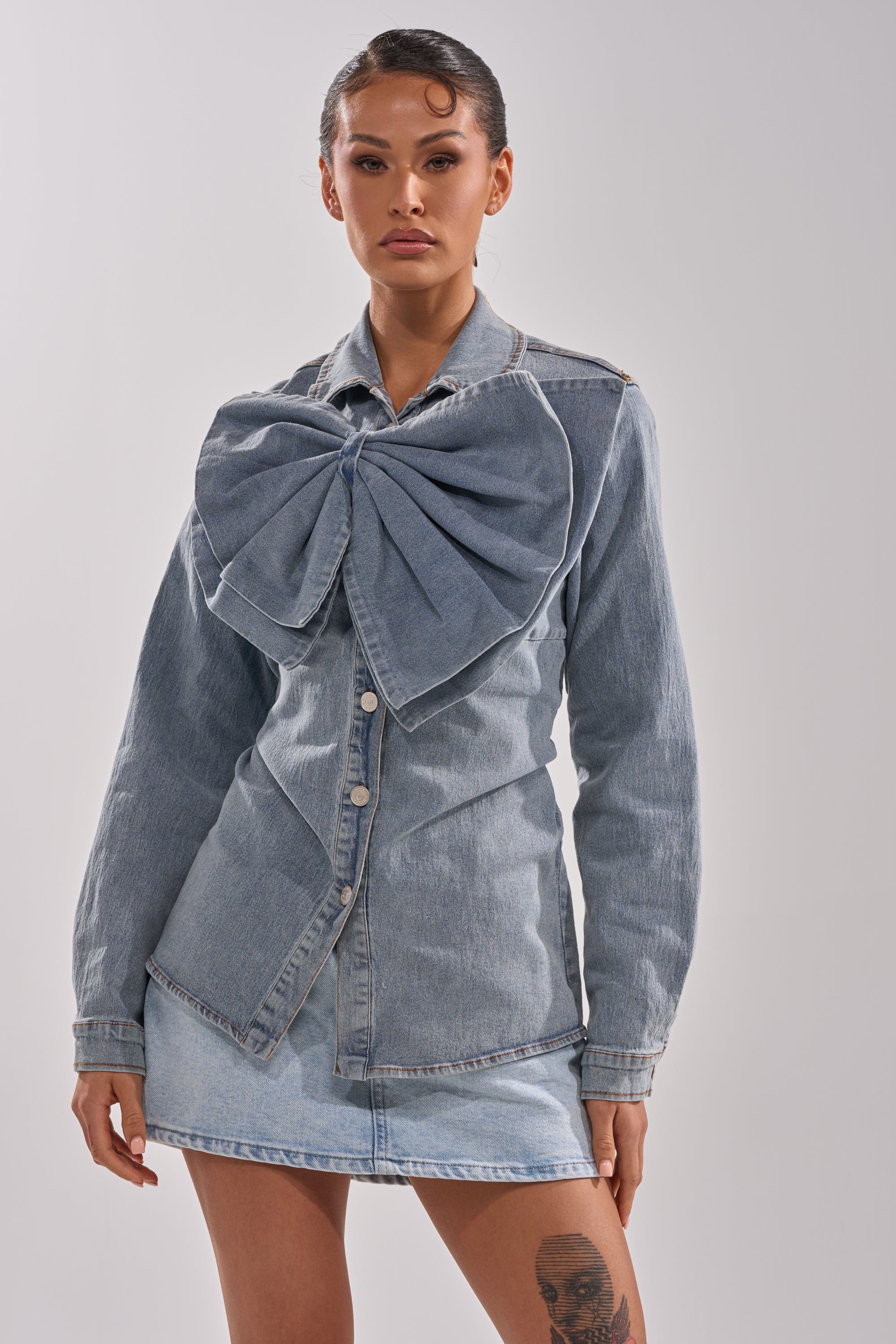 TWO-TONE BOW DENIM BUTTON DOWN SHIRT - Image 6