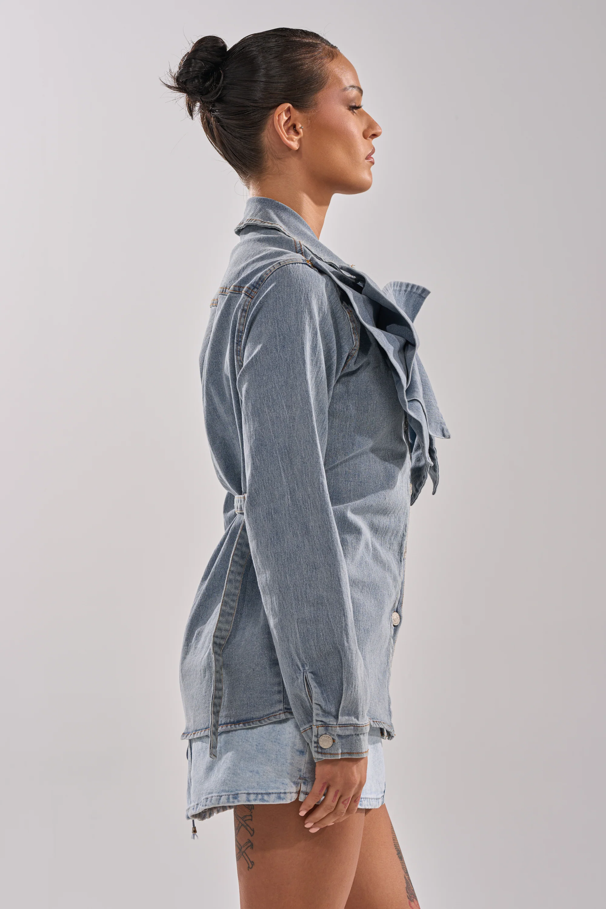 TWO-TONE BOW DENIM BUTTON DOWN SHIRT - Image 7