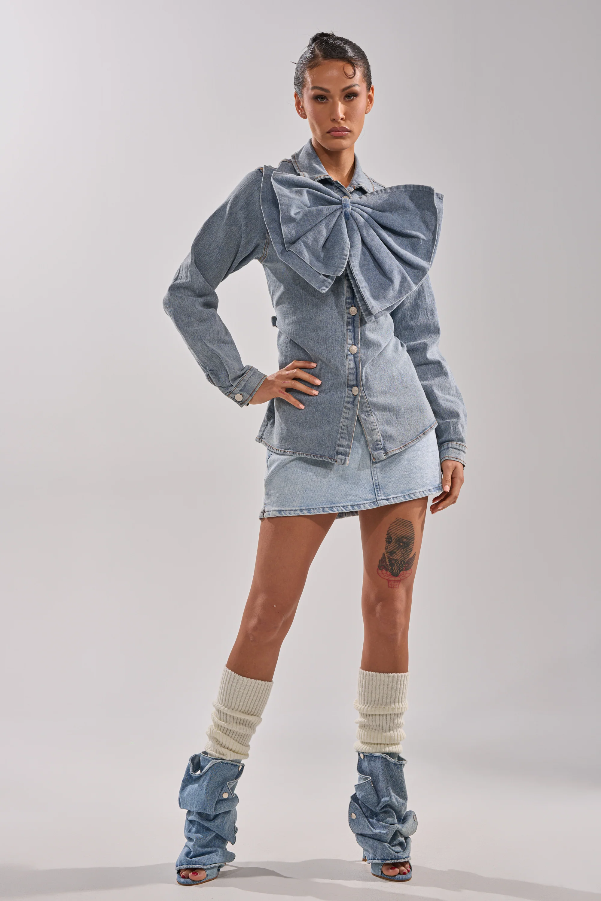 TWO-TONE BOW DENIM BUTTON DOWN SHIRT - Image 9