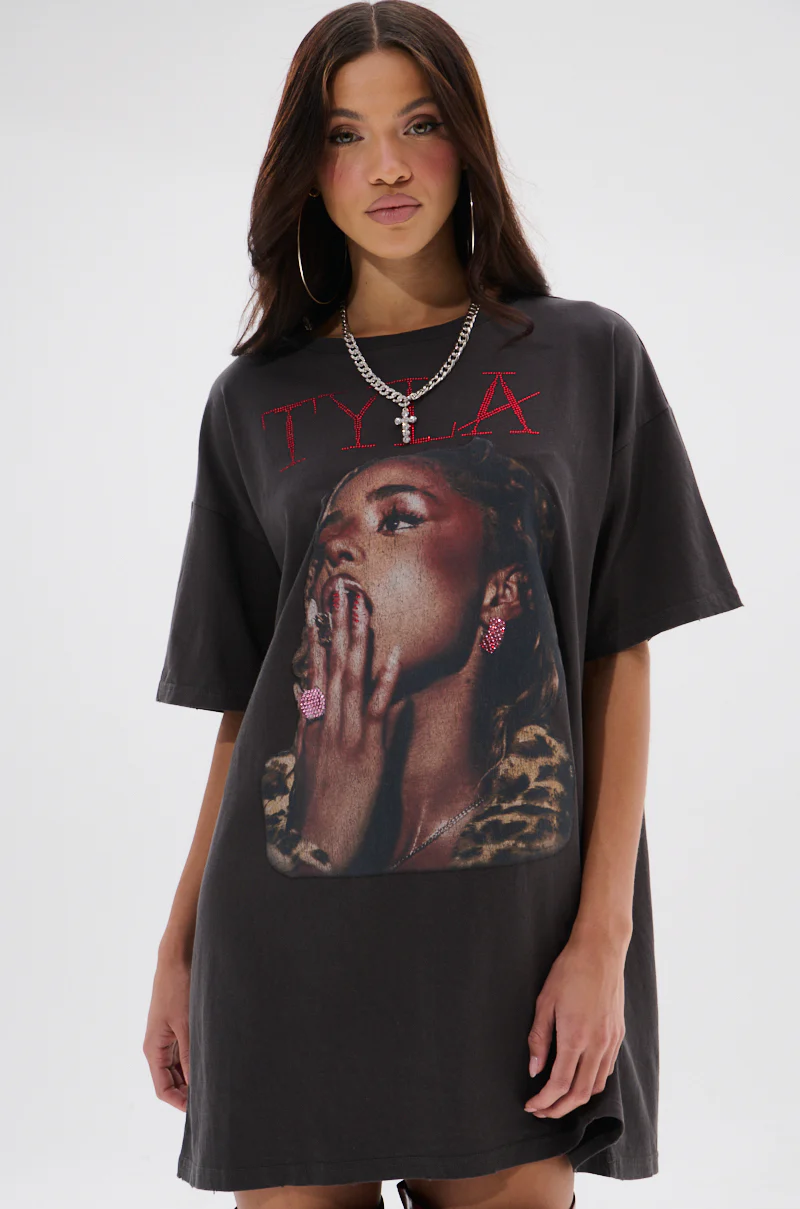 TYLA GRAPHIC T-SHIRT DRESS WITH DISTRESSING - Image 2