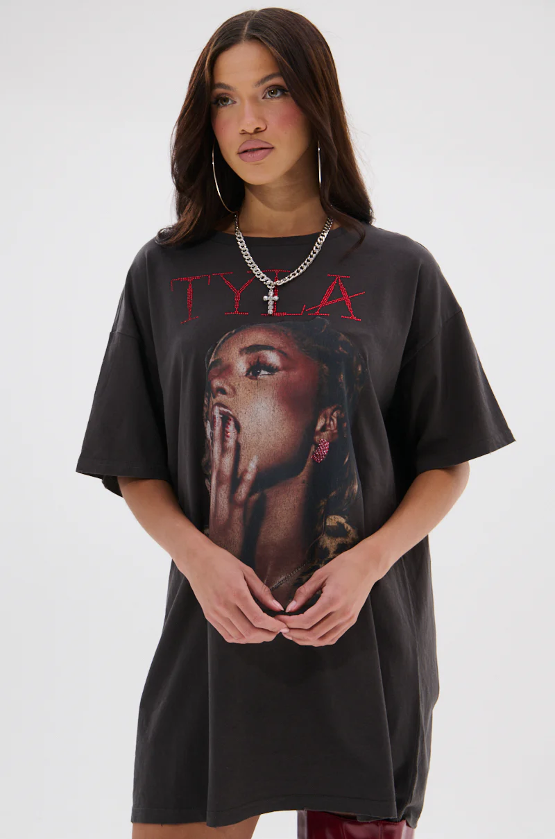 TYLA GRAPHIC T-SHIRT DRESS WITH DISTRESSING - Image 3