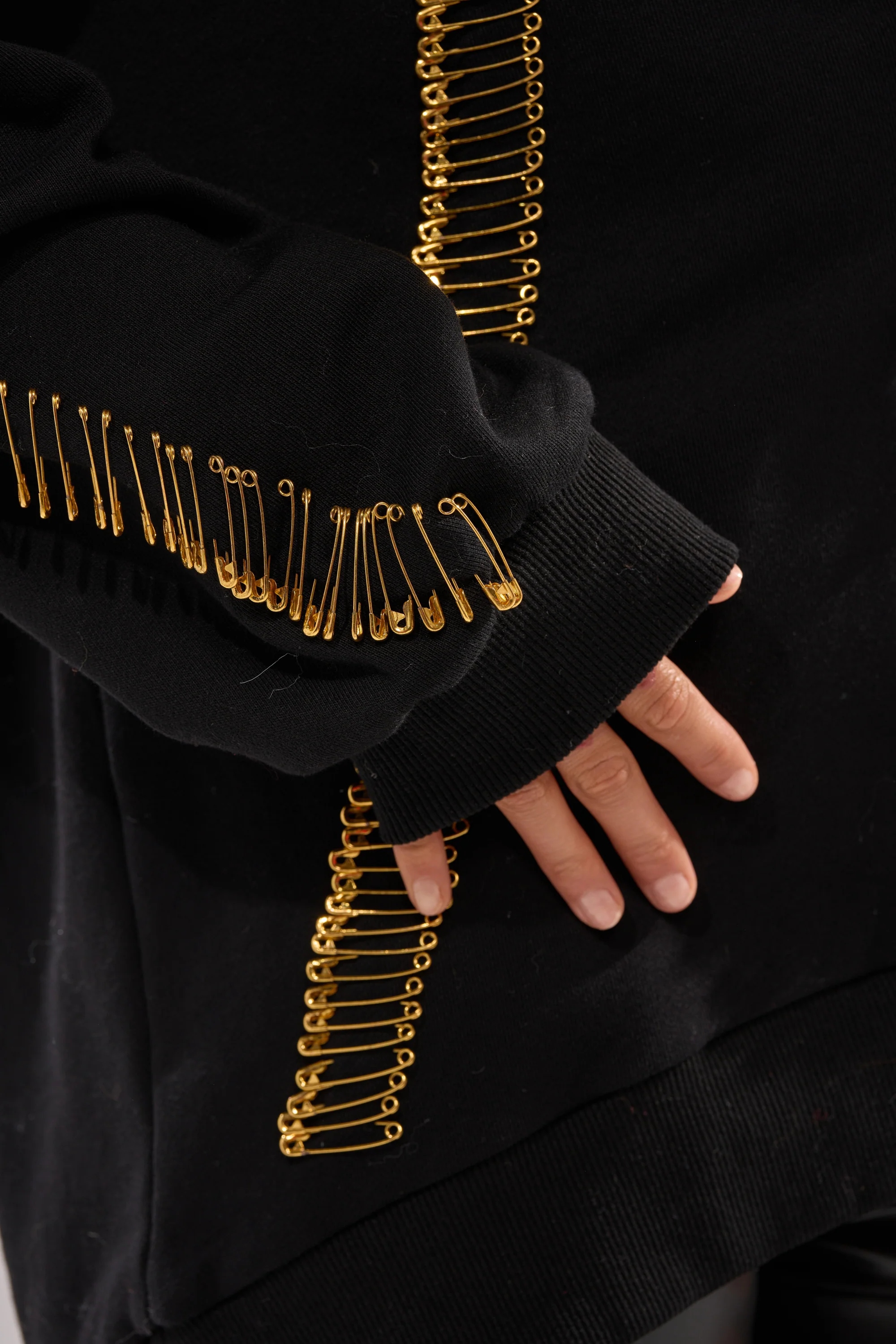 UNPIN ME OVERSIZED SWEATSHIRT - Image 8