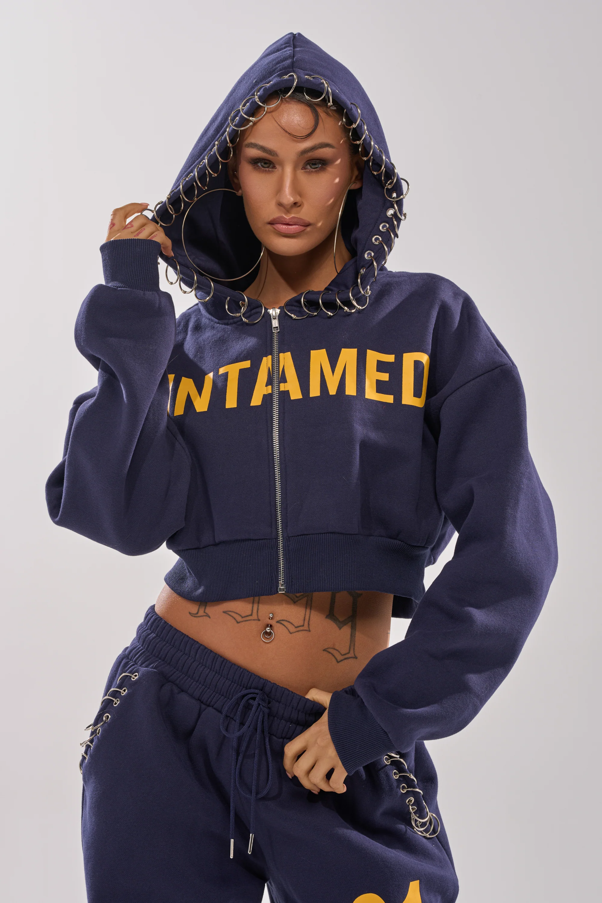 UNTAMED METAL RING SWEATSHIRT - Image 3