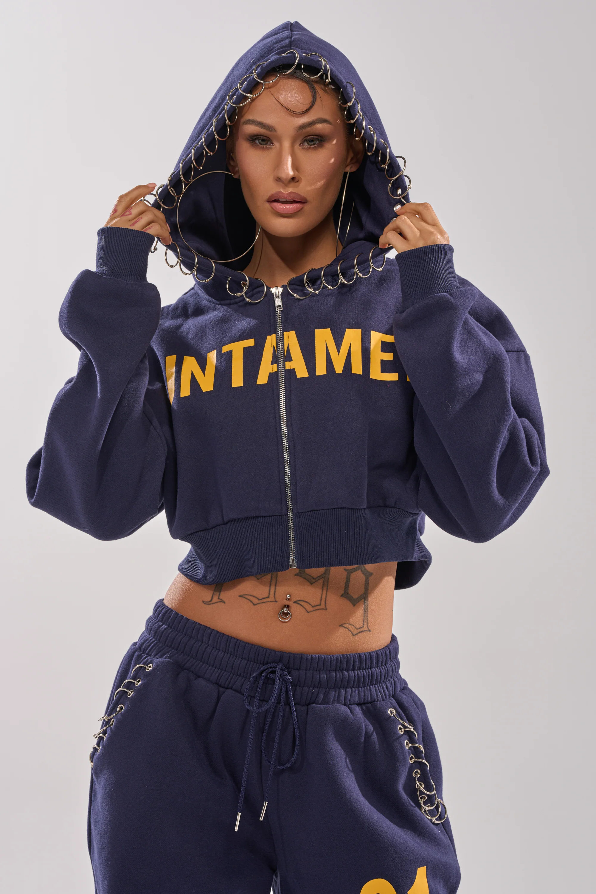 UNTAMED METAL RING SWEATSHIRT - Image 5