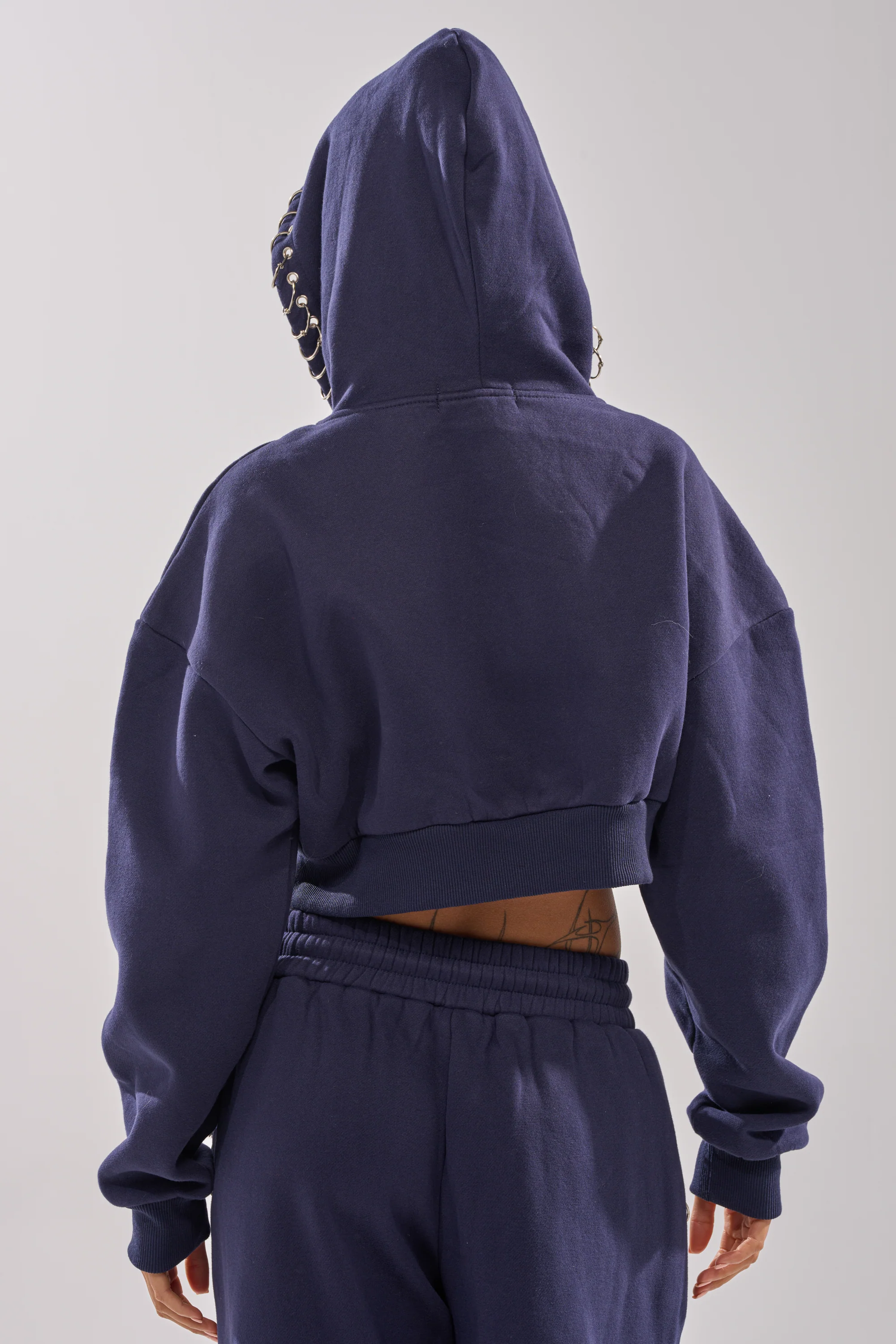UNTAMED METAL RING SWEATSHIRT - Image 7