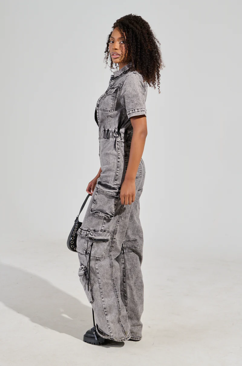 UTILITY CARGO DENIM JUMPSUIT IN GREY - Image 4