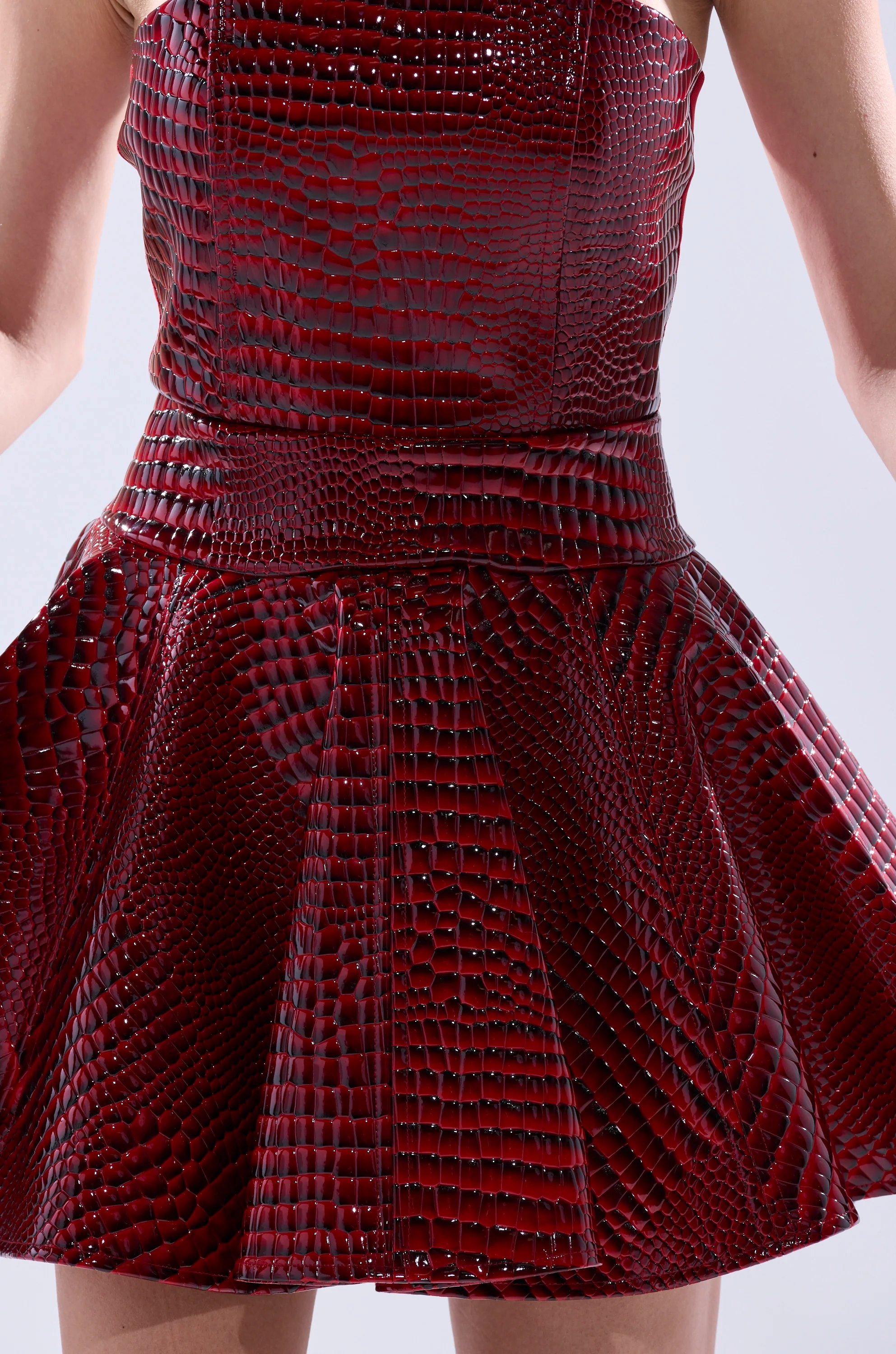 VAL PU MINI DRESS IN CROC PRINT - Image 7