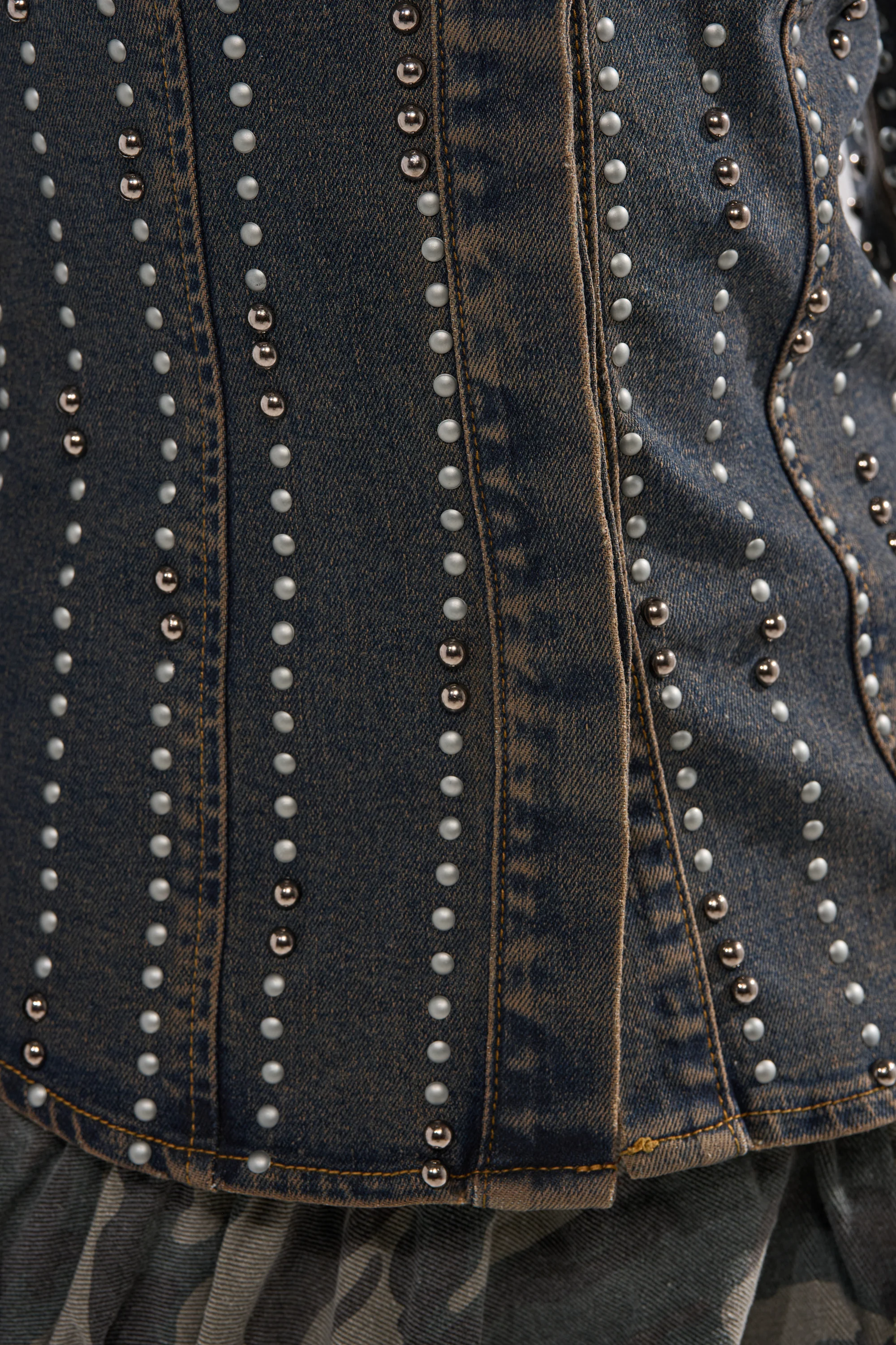 VANJA STUDDED DENIM BUTTON DOWN - Image 11