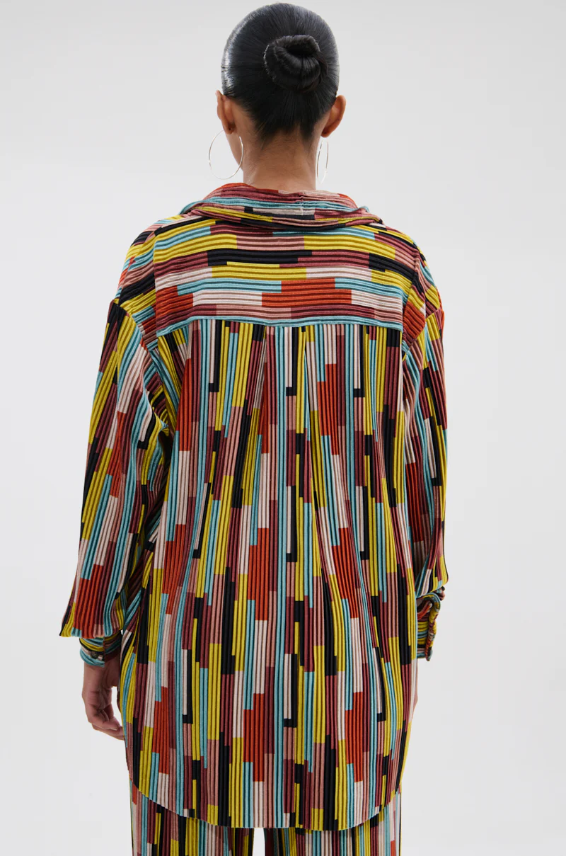 VIBES FEEL GOOD VELVET COLOR BLOCKED BUTTON DOWN - Image 3