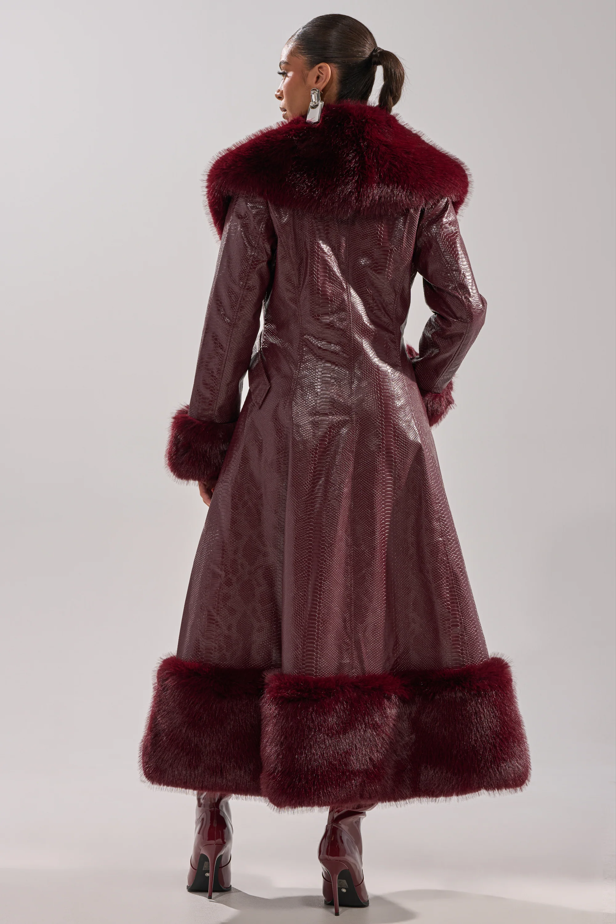 VIVIAN FUR TRIM TRENCH IN BURGUNDY - Image 6