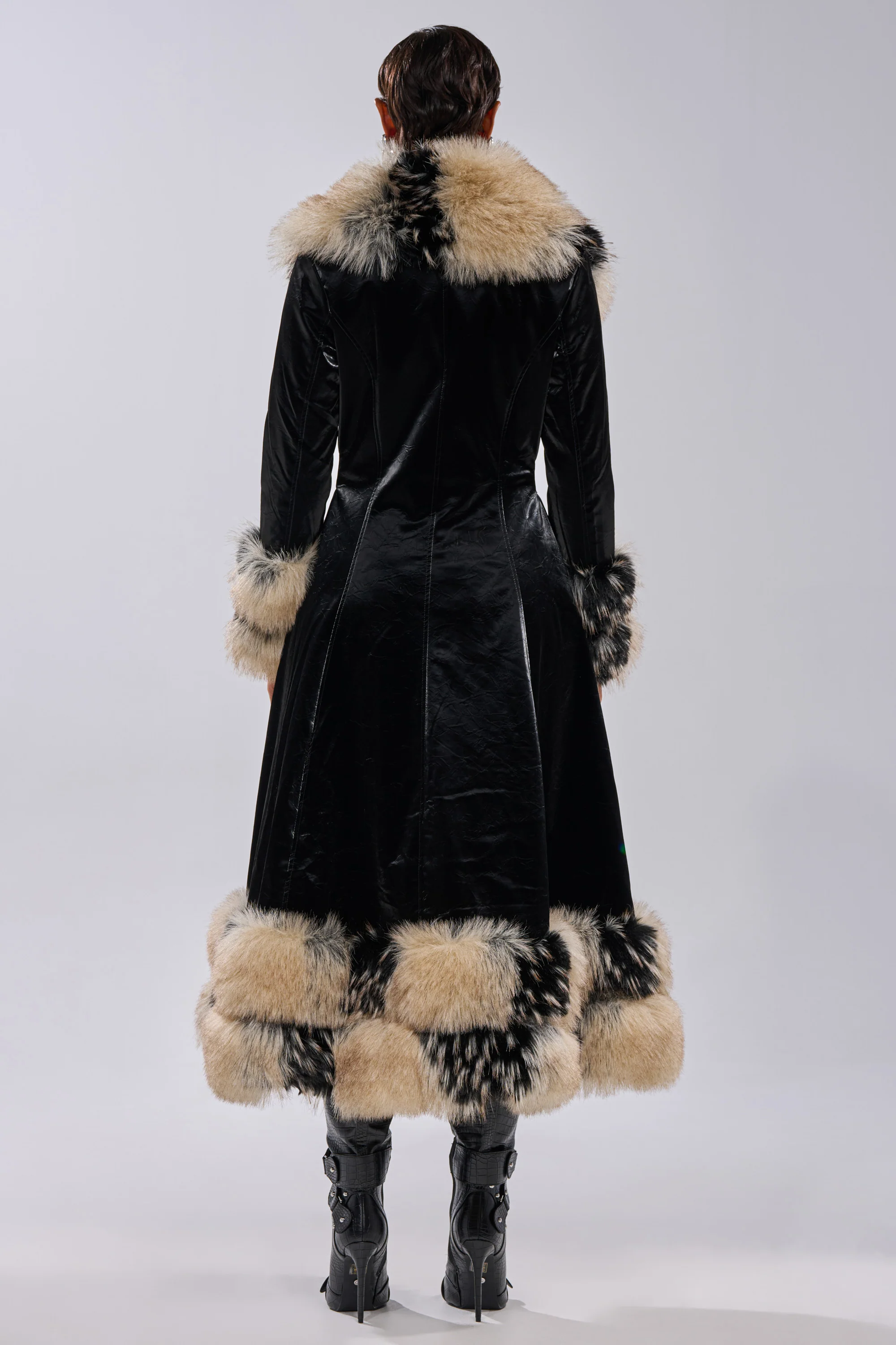 VIVIAN FUR TRIM TRENCH IN LIQUID VELVET - Image 22
