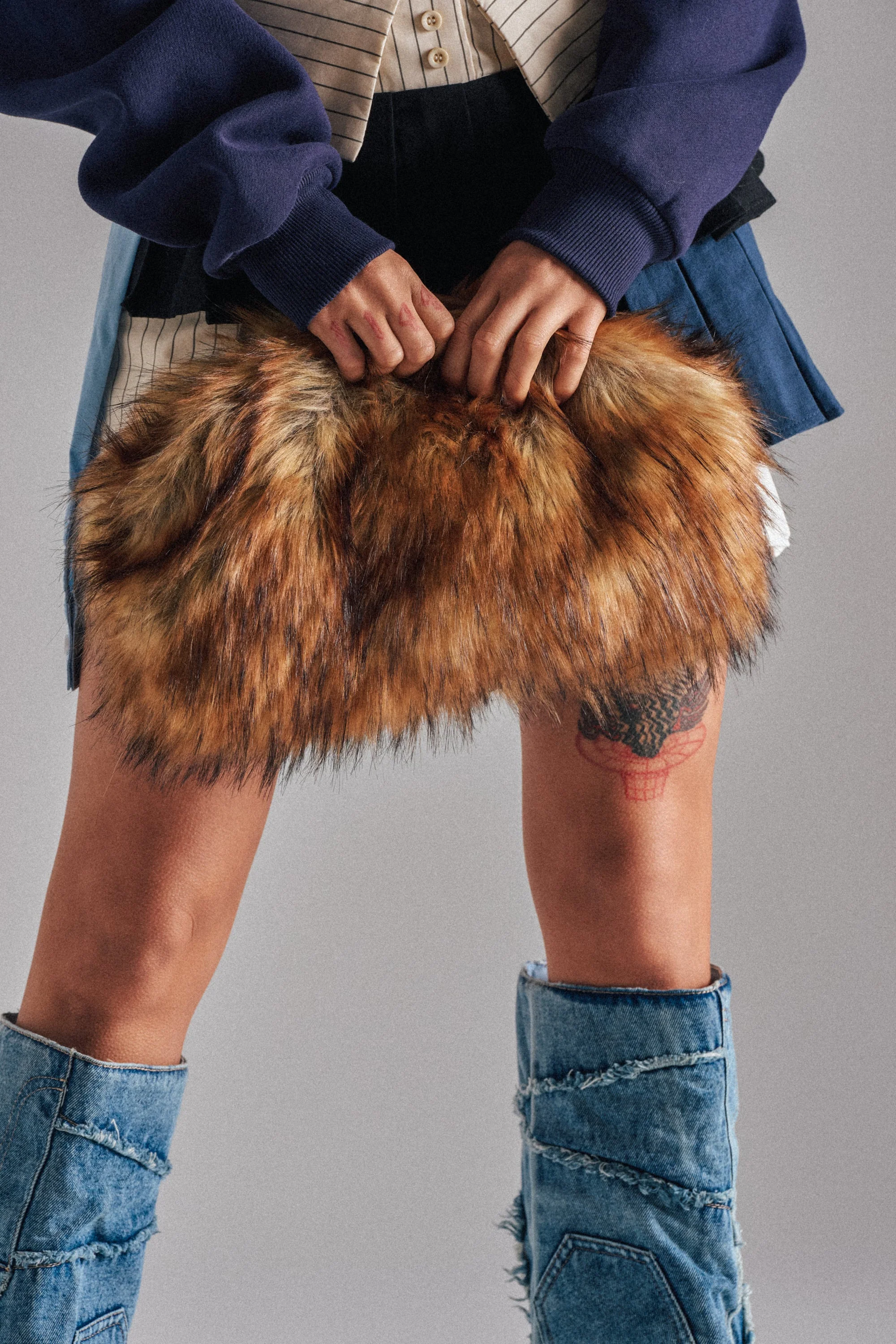 WILD CHILD FAUX FUR CLUTCH - Image 2