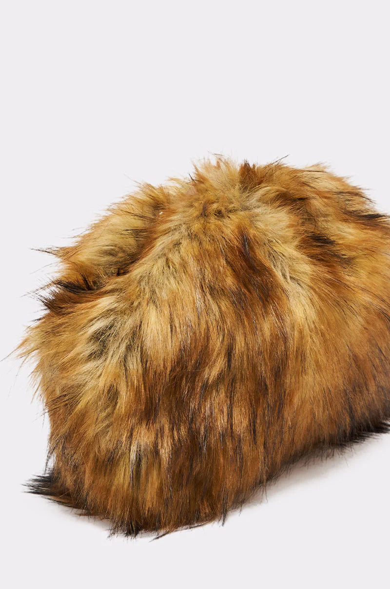 WILD CHILD FAUX FUR CLUTCH - Image 7