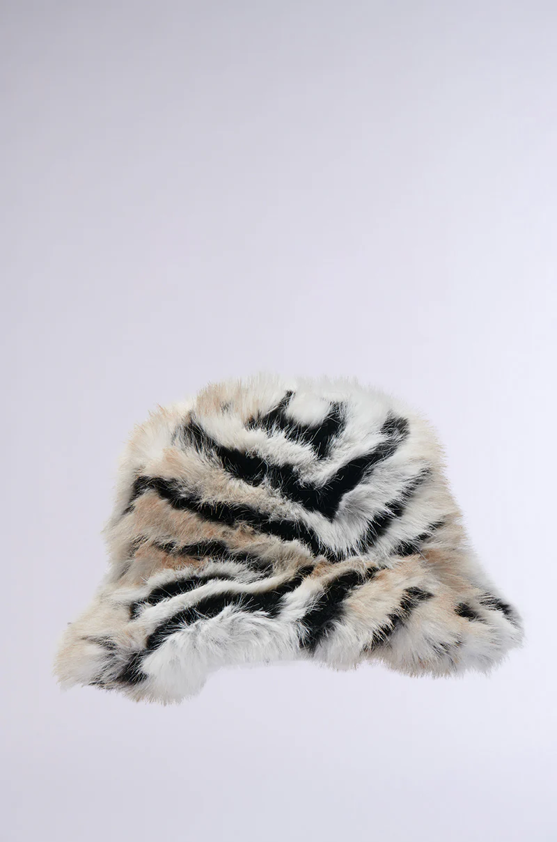 WILDER FAUX FUR BUCKET HAT - Image 4