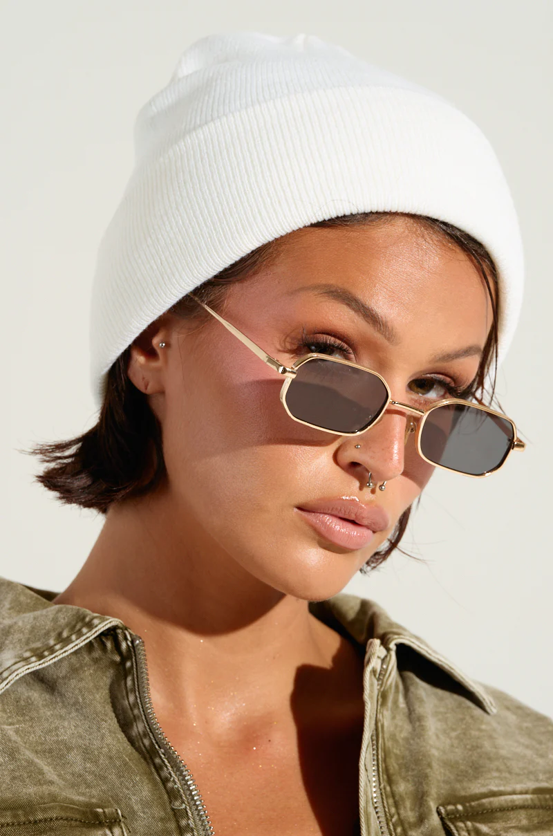 WINTER WHITE CLASSIC BEANIE - Image 2