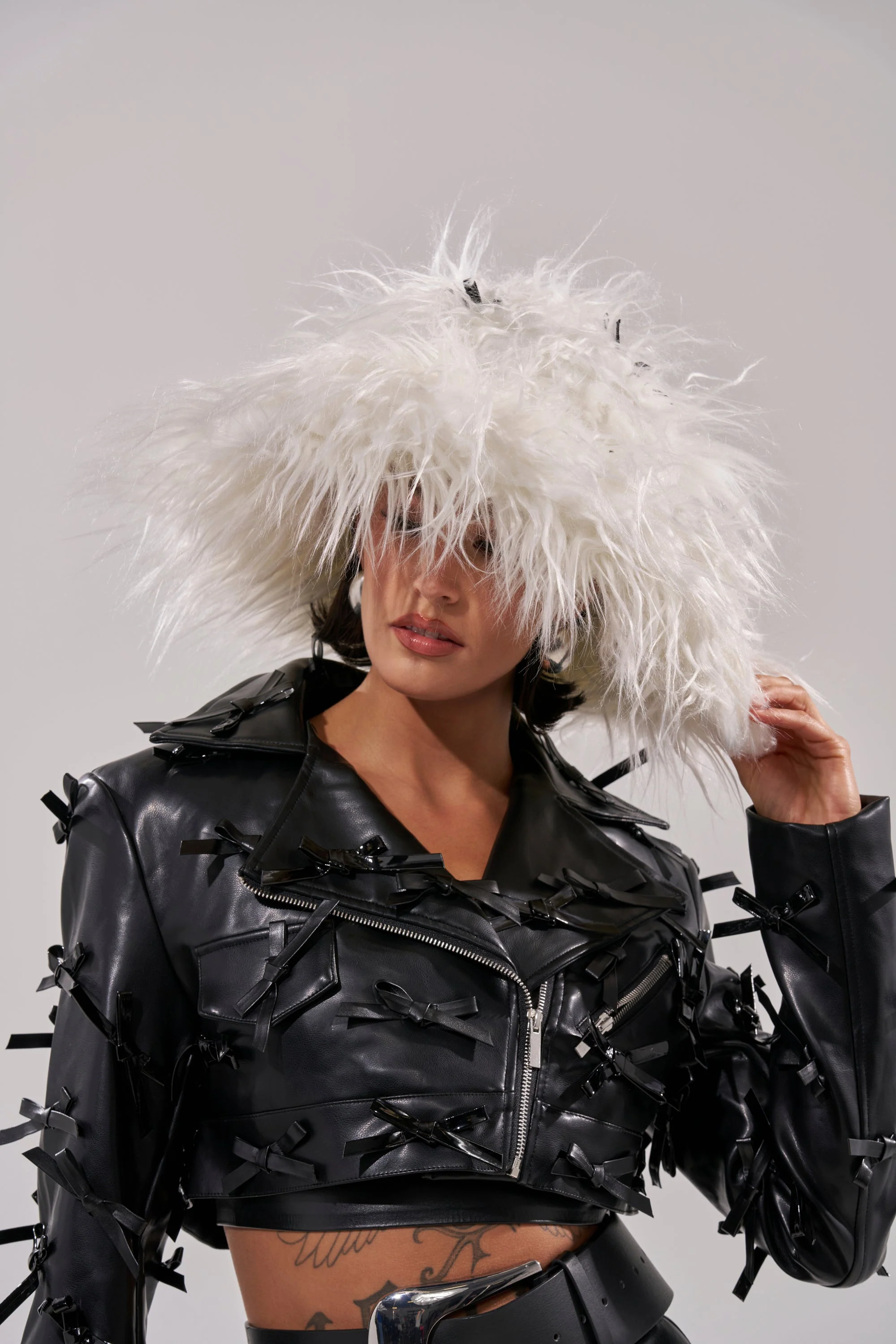 WITH A BOW FAUX FUR BUCKET HAT