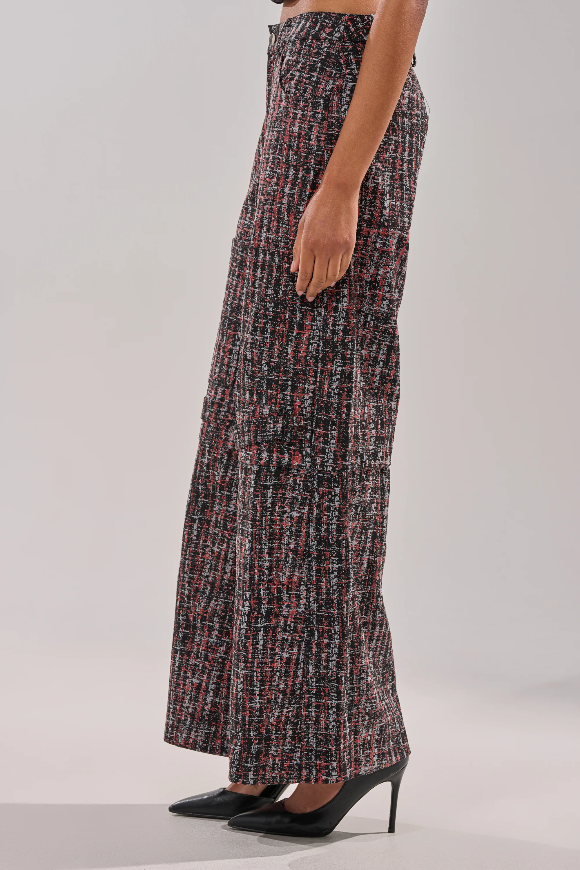 WORK IT FAUX LEATHER PLAID TROUSER - Image 4