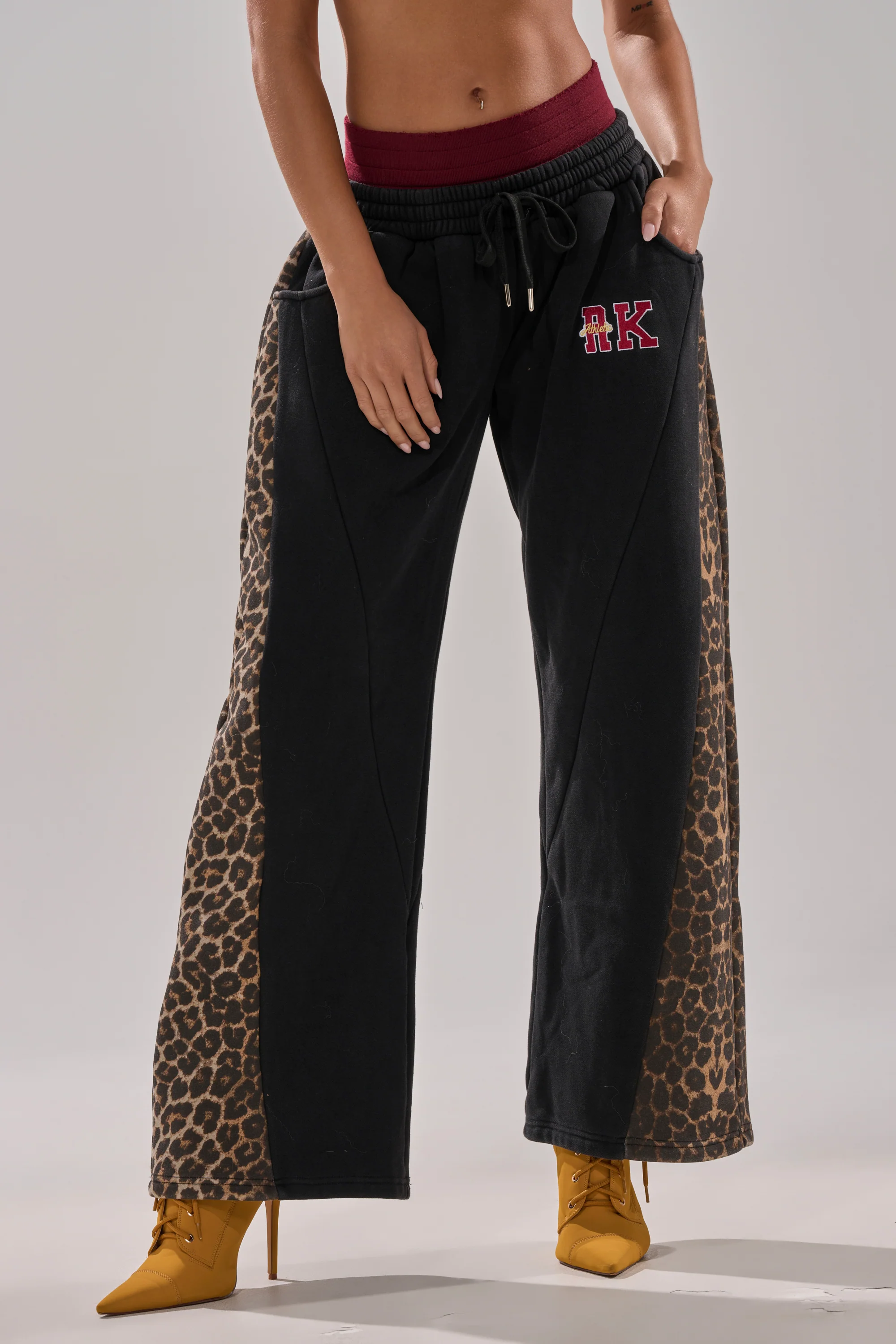 WORLD HOLD ON JOGGER - Image 2